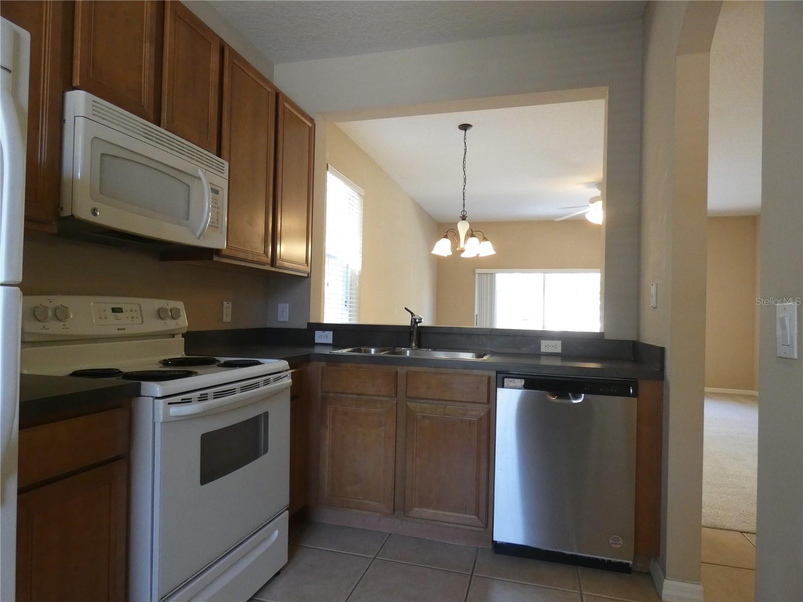 2111 RETREAT VIEW CIR, SANFORD, FL, 32771