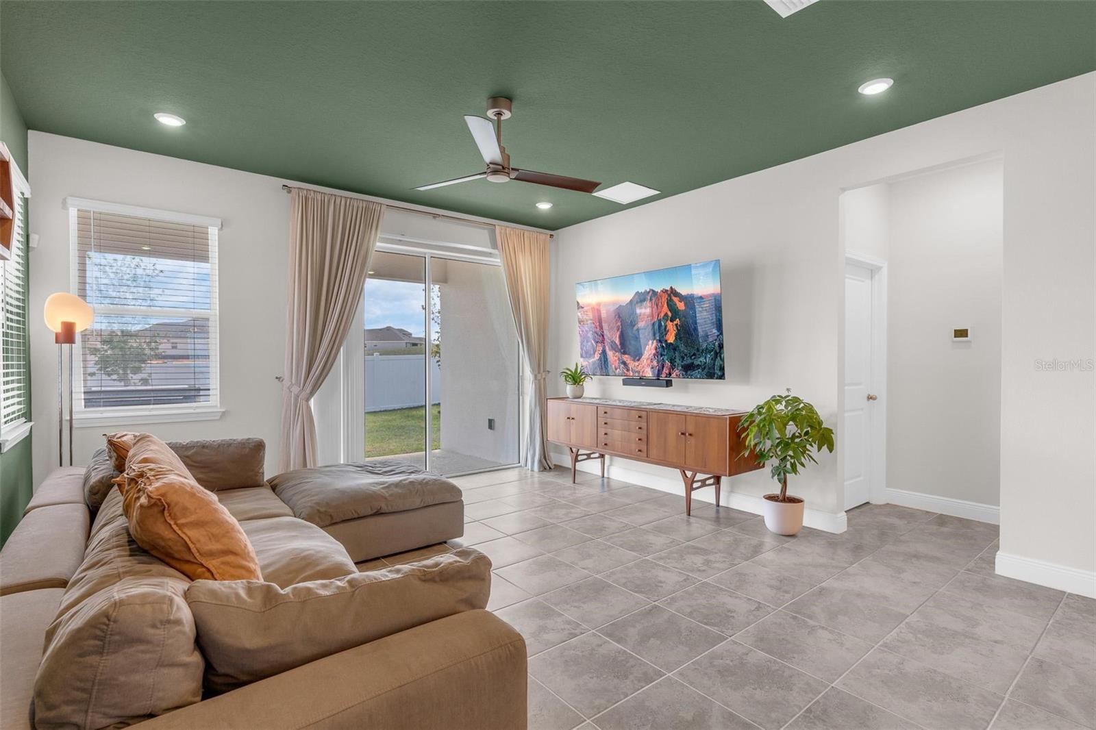 2019 SUNSHINE PEAK DR, MINNEOLA, FL, 34715