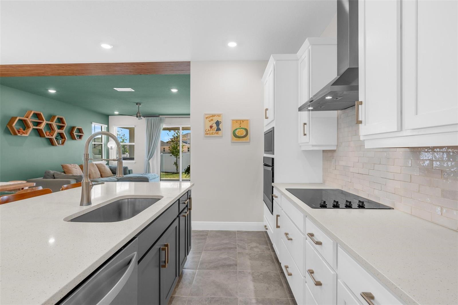 2019 SUNSHINE PEAK DR, MINNEOLA, FL, 34715