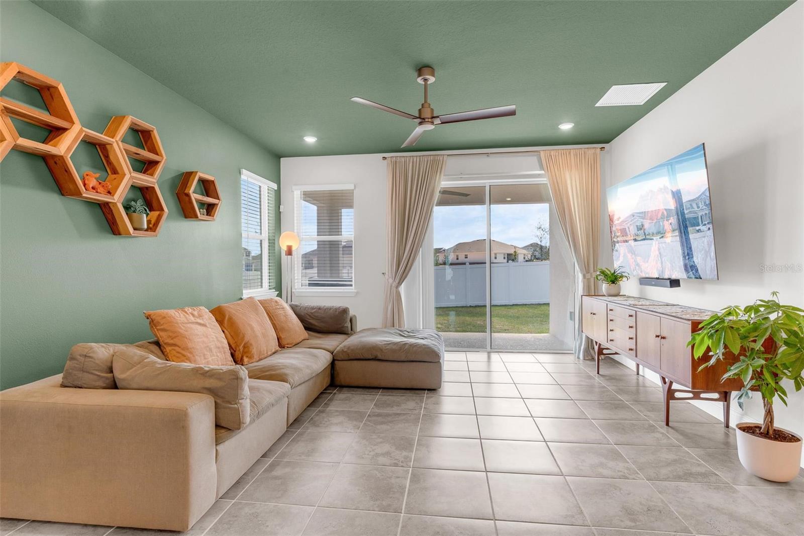 2019 SUNSHINE PEAK DR, MINNEOLA, FL, 34715