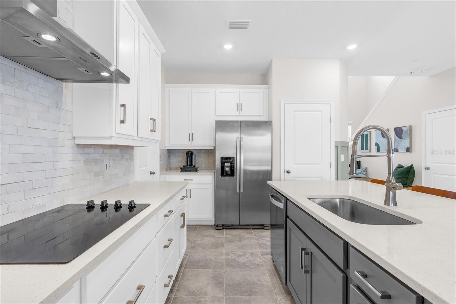 2019 SUNSHINE PEAK DR, MINNEOLA, FL, 34715