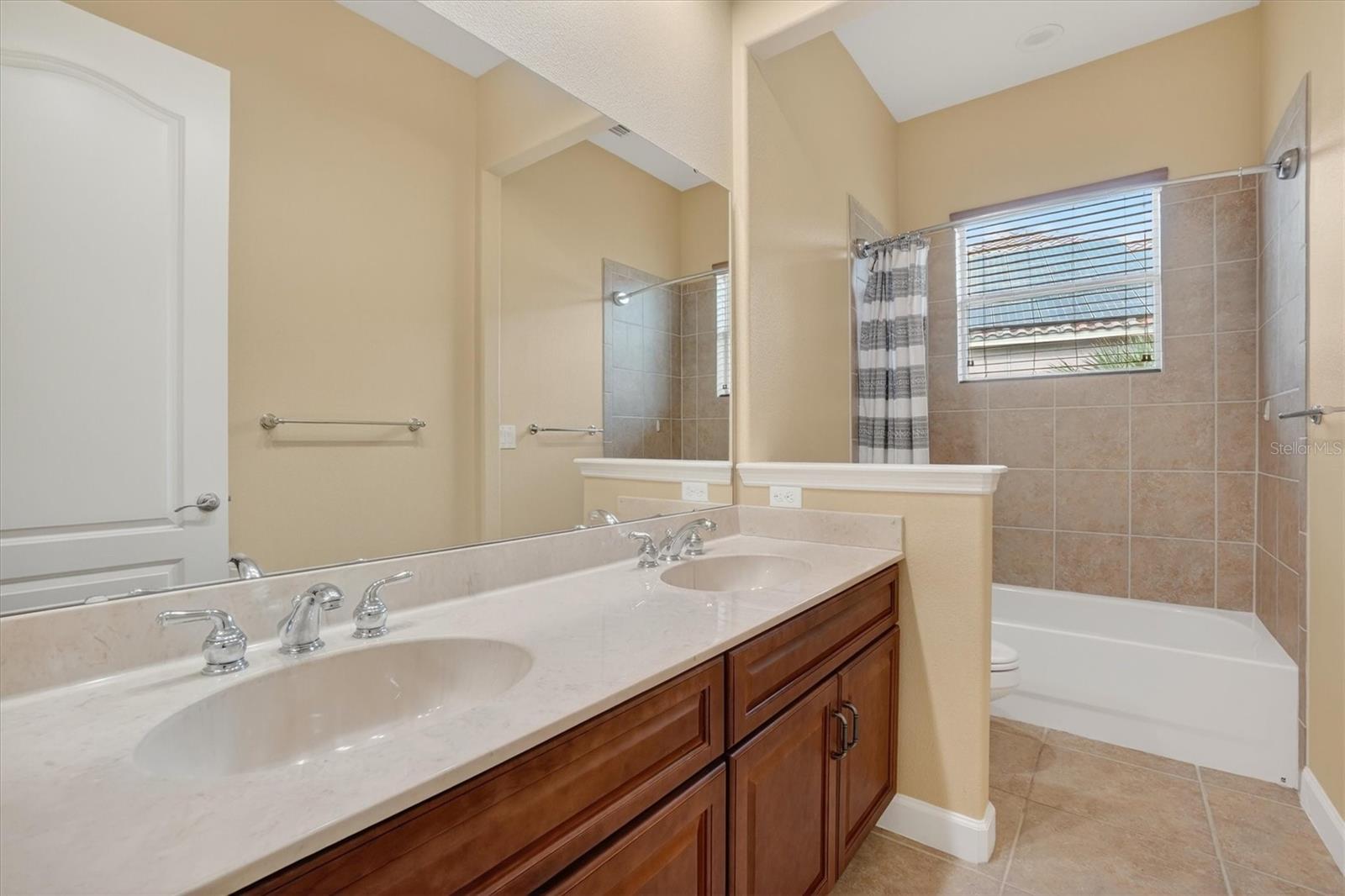 13 NEW OAK LEAF DR, PALM COAST, FL, 32137