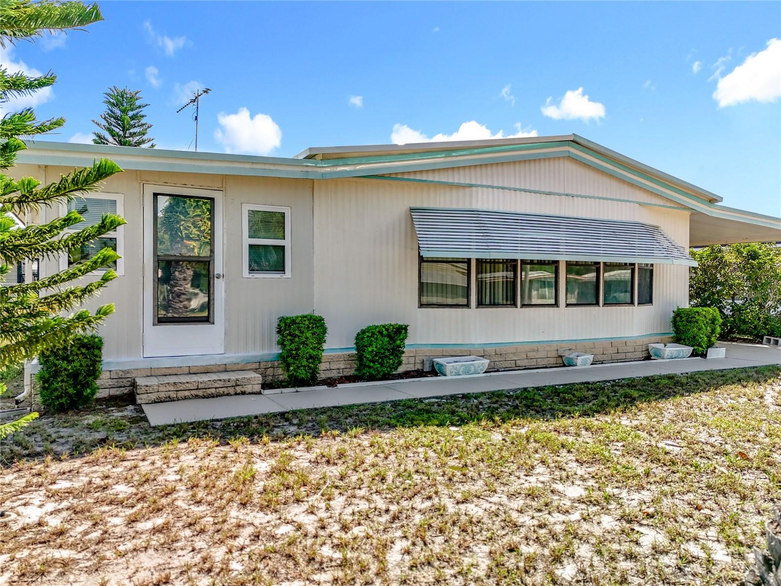 1440 NASSAU CIR, TAVARES, FL, 32778