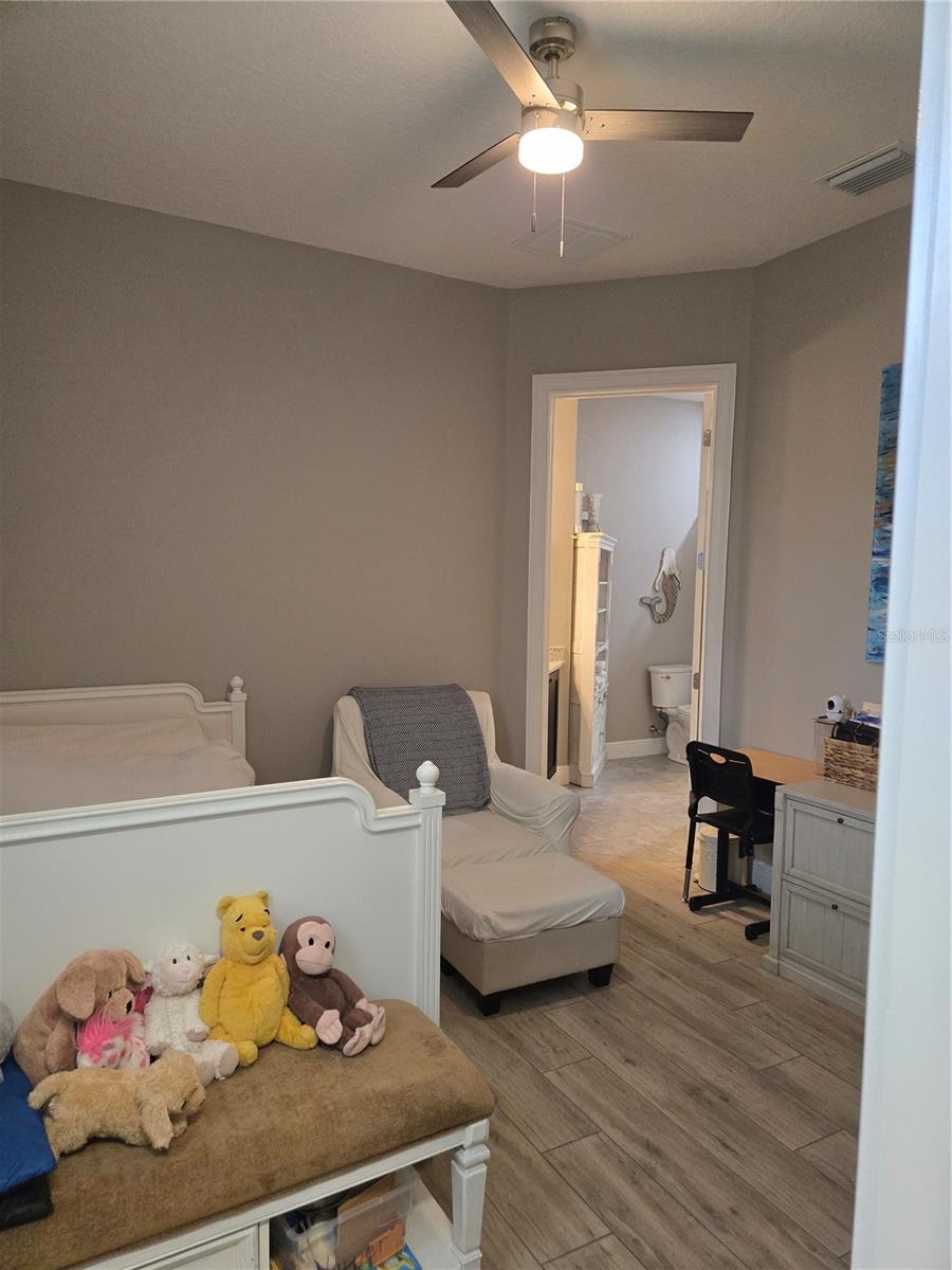 5084 GREENS DR, LADY LAKE, FL, 32159