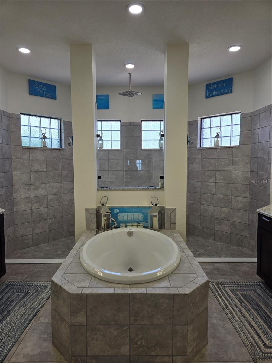 5084 GREENS DR, LADY LAKE, FL, 32159