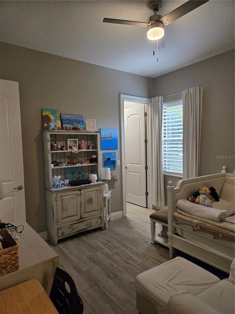 5084 GREENS DR, LADY LAKE, FL, 32159