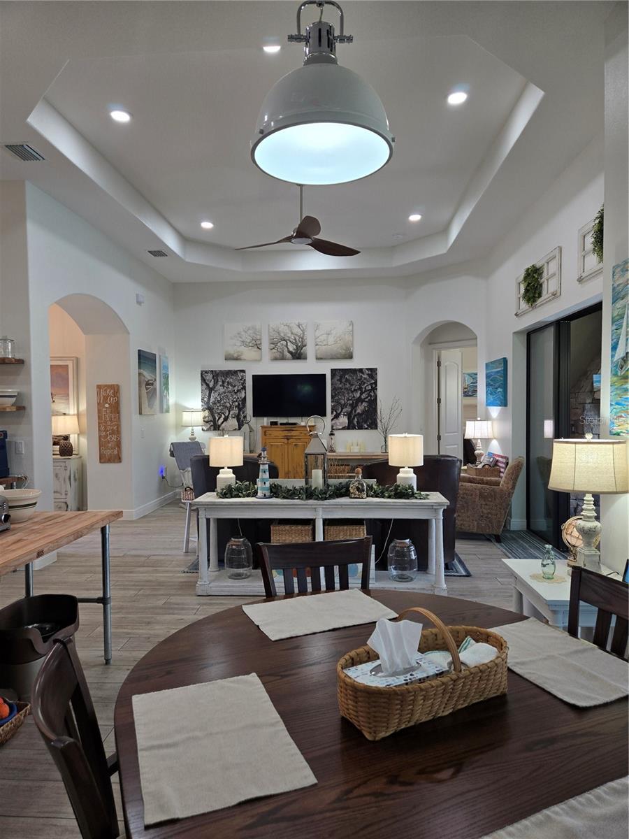 5084 GREENS DR, LADY LAKE, FL, 32159