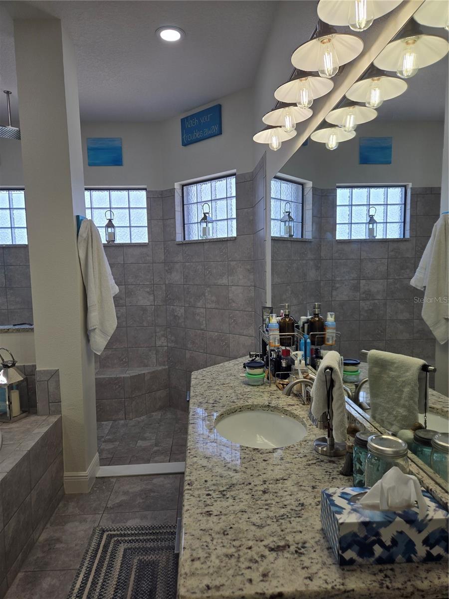 5084 GREENS DR, LADY LAKE, FL, 32159