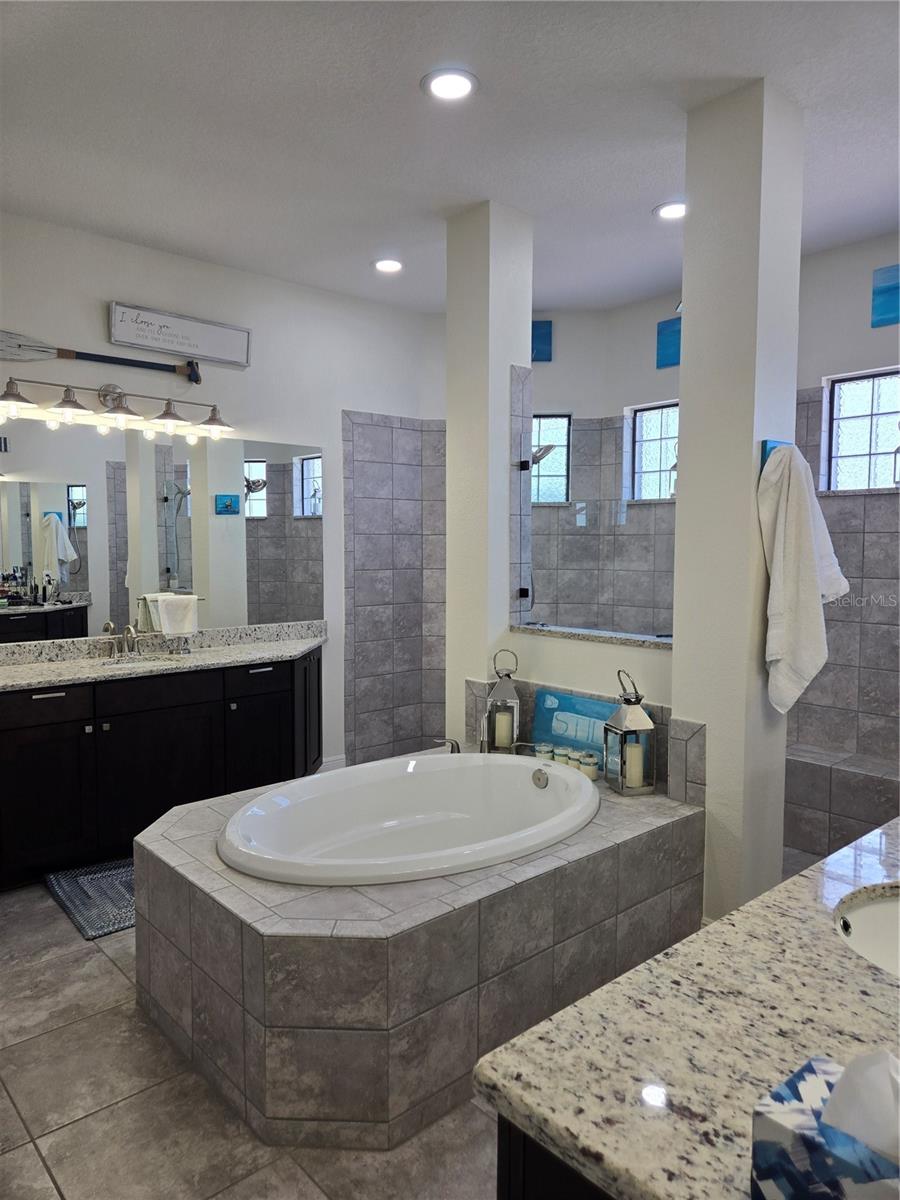 5084 GREENS DR, LADY LAKE, FL, 32159