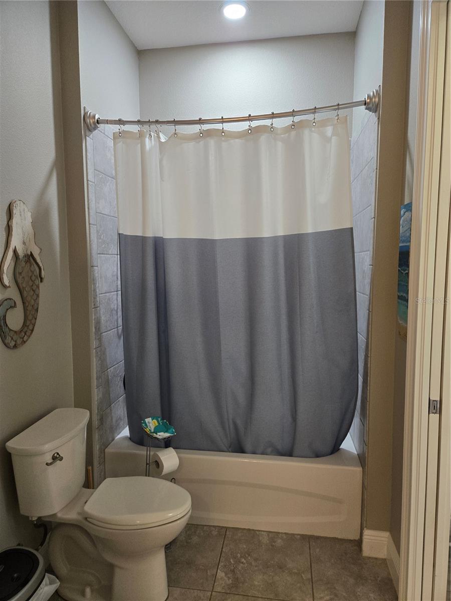 5084 GREENS DR, LADY LAKE, FL, 32159