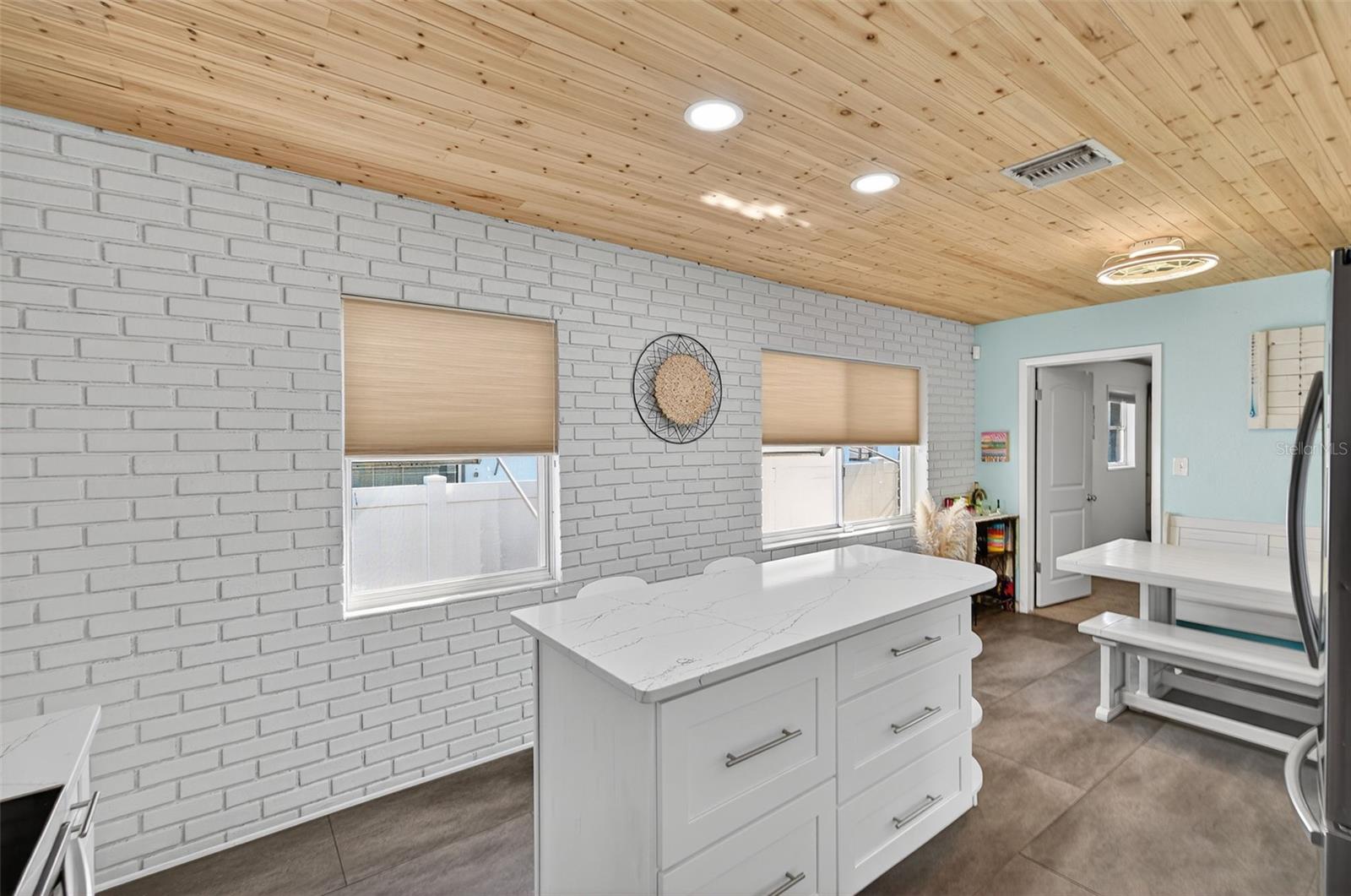 2444 34TH AVE N, ST PETERSBURG, FL, 33713