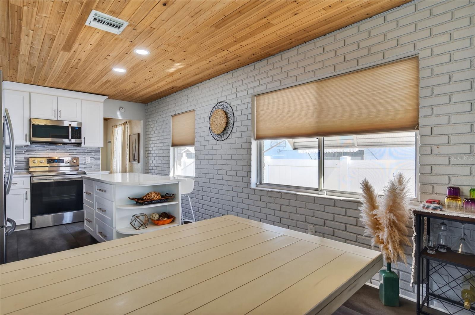 2444 34TH AVE N, ST PETERSBURG, FL, 33713