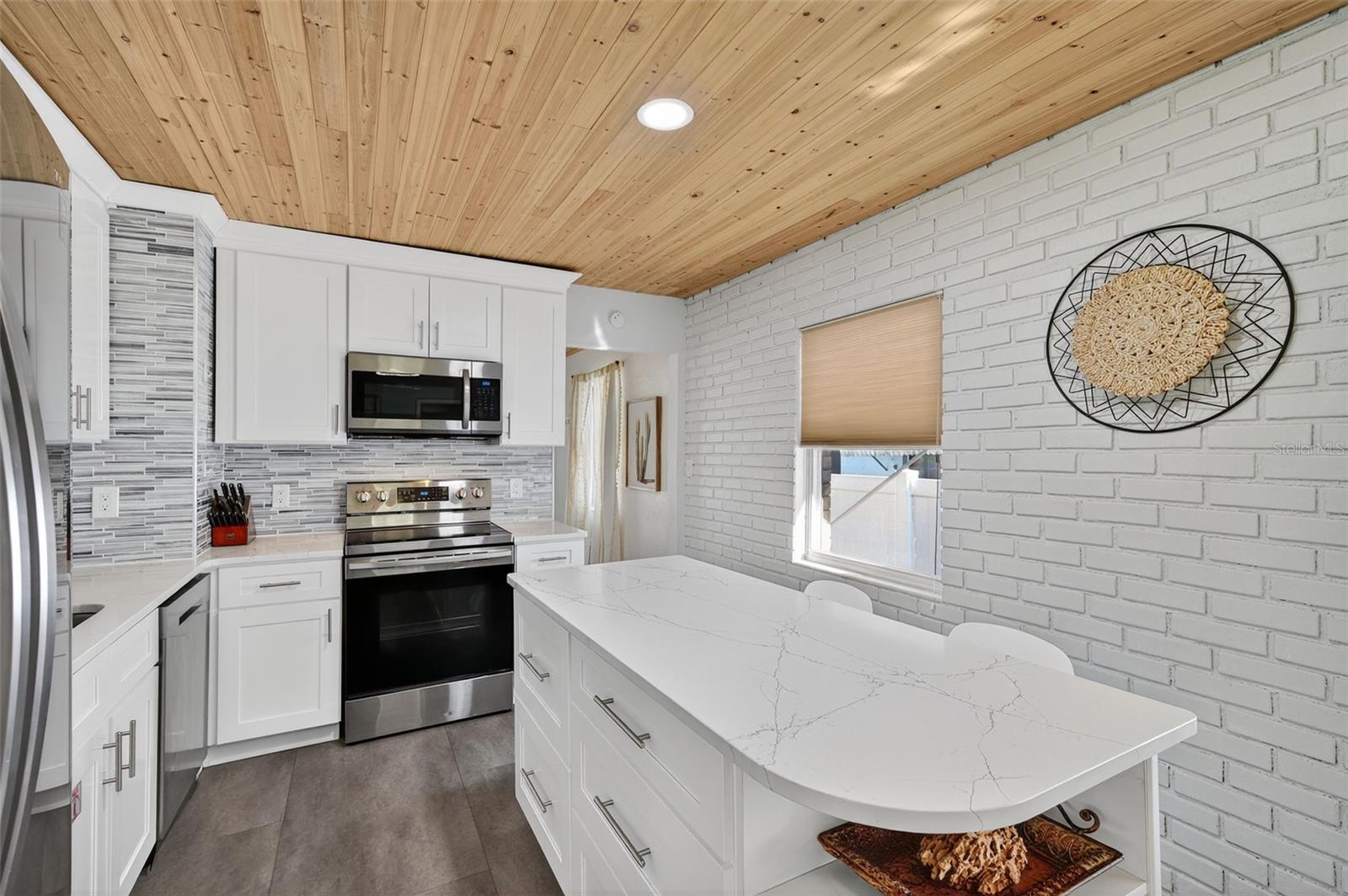 2444 34TH AVE N, ST PETERSBURG, FL, 33713