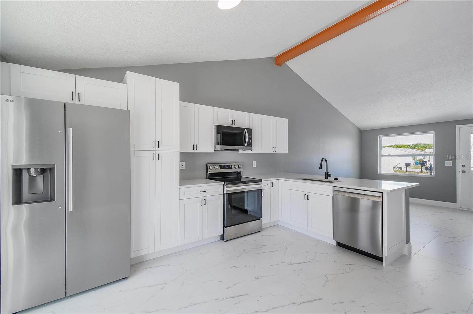 8801 THOUSAND OAKS CT, TAMPA, FL, 33634