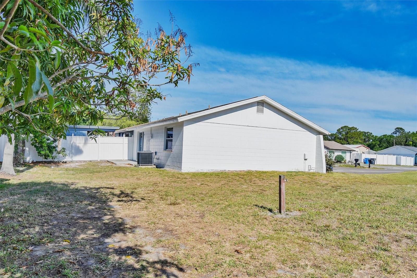 8801 THOUSAND OAKS CT, TAMPA, FL, 33634