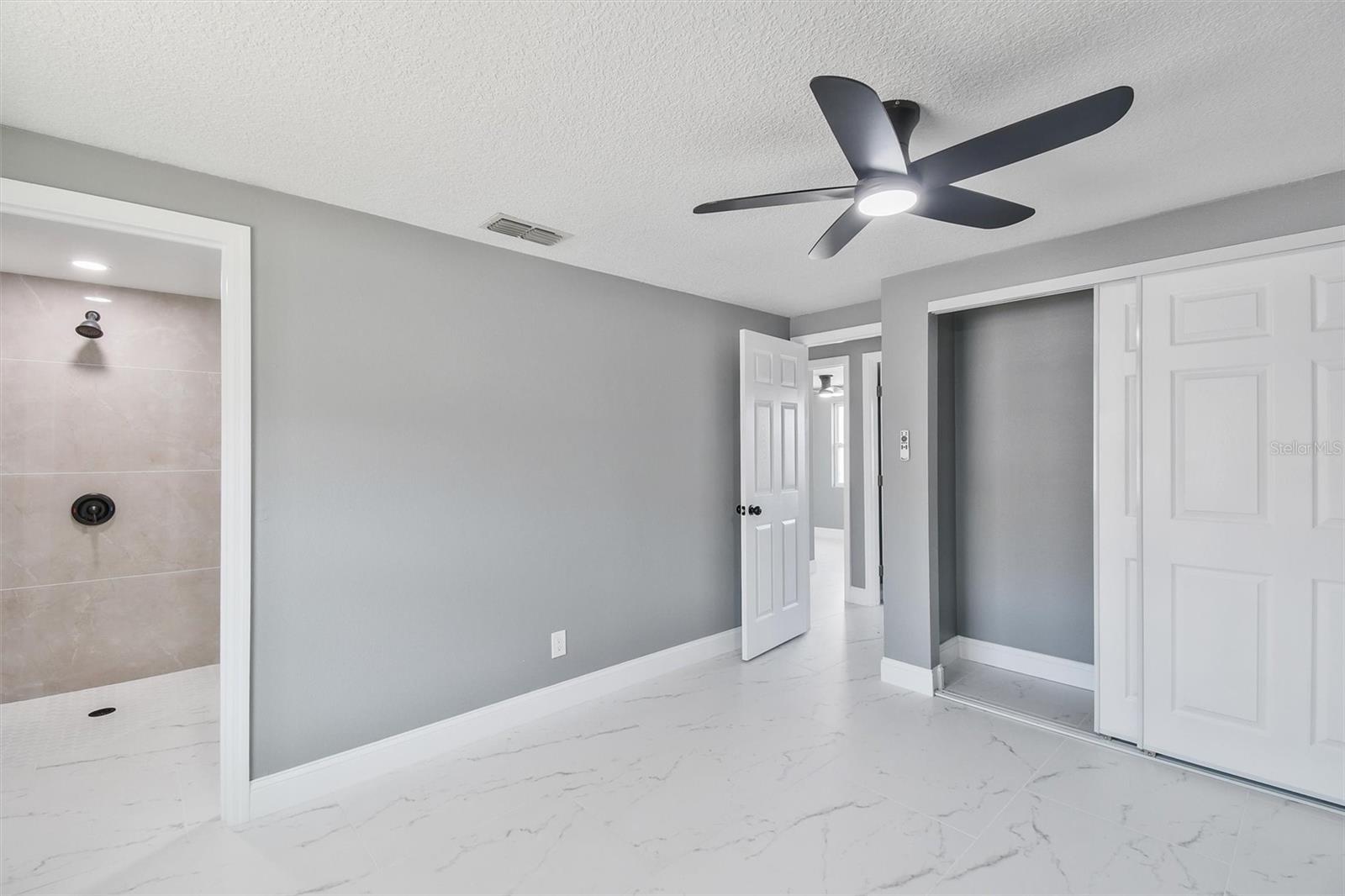 8801 THOUSAND OAKS CT, TAMPA, FL, 33634