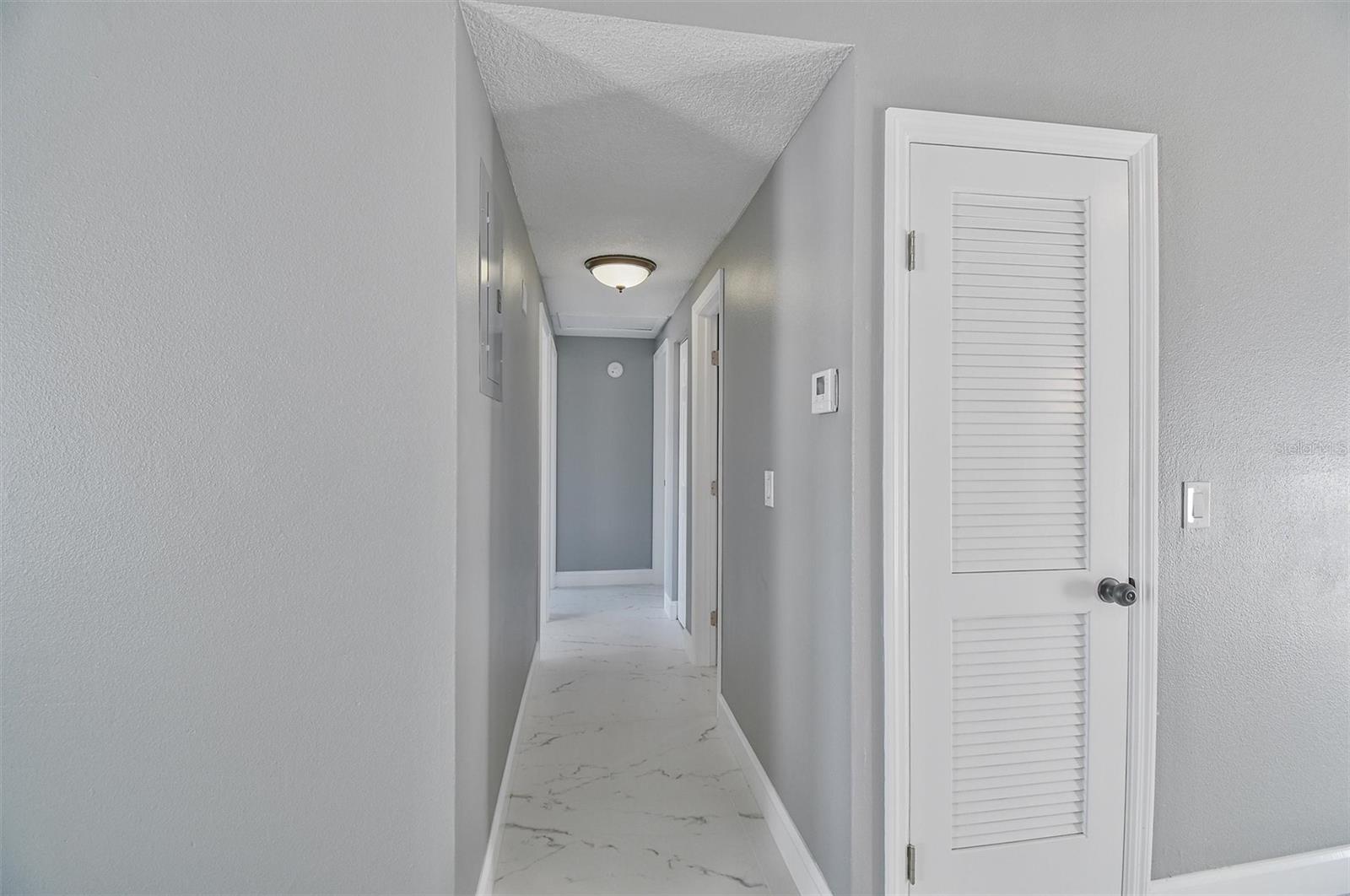 8801 THOUSAND OAKS CT, TAMPA, FL, 33634