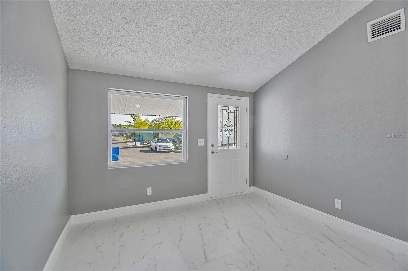 8801 THOUSAND OAKS CT, TAMPA, FL, 33634