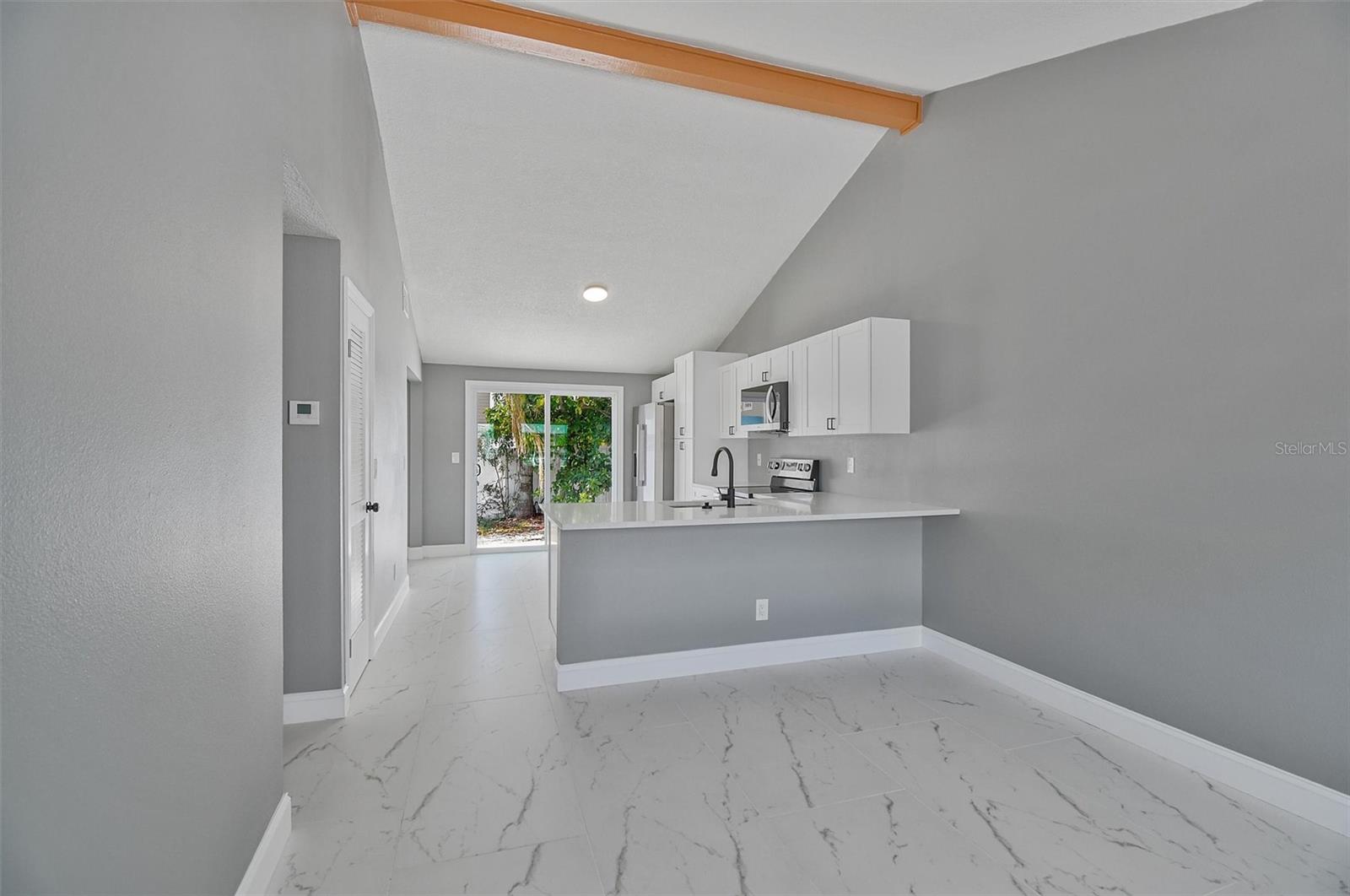 8801 THOUSAND OAKS CT, TAMPA, FL, 33634