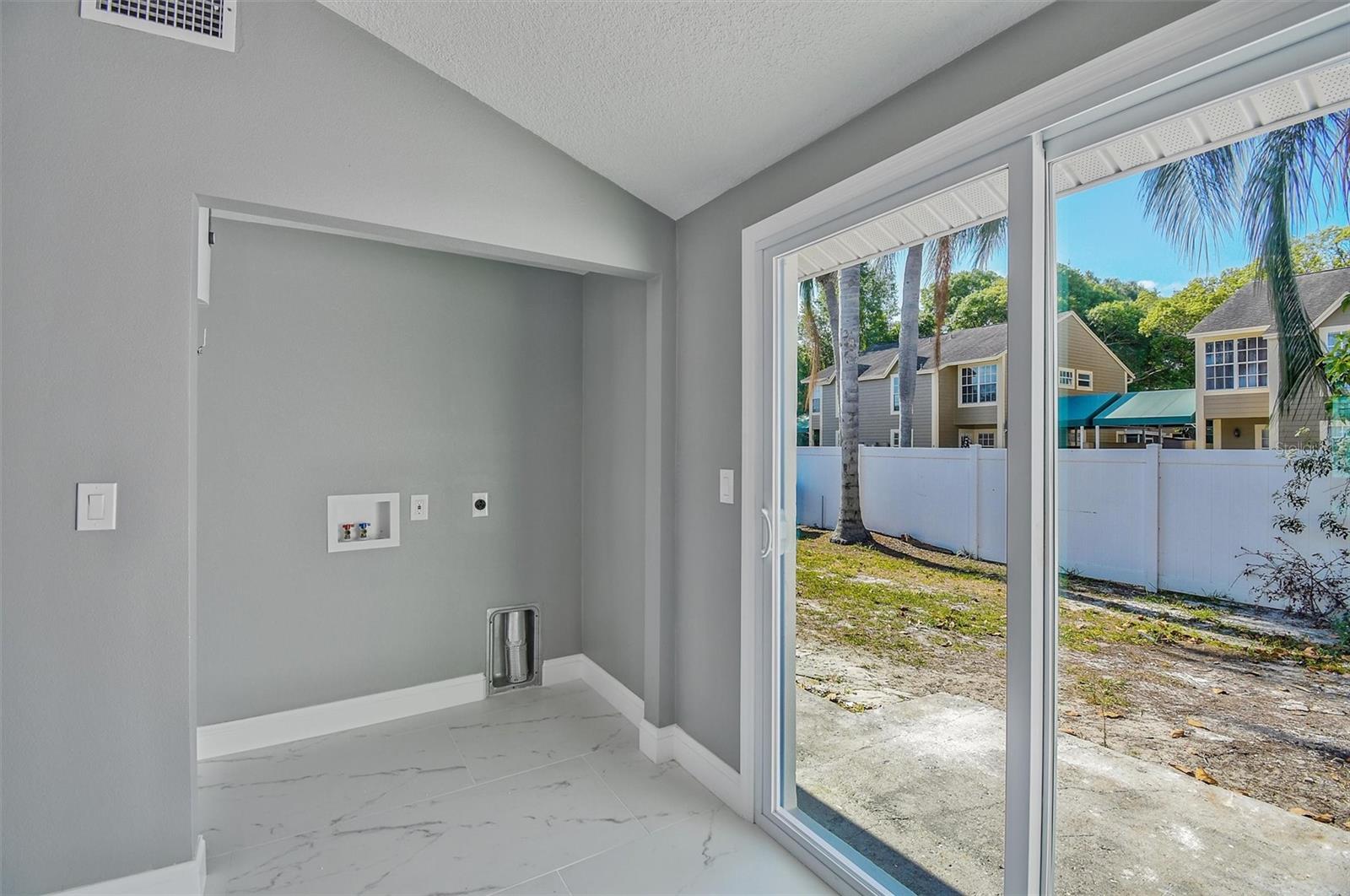 8801 THOUSAND OAKS CT, TAMPA, FL, 33634