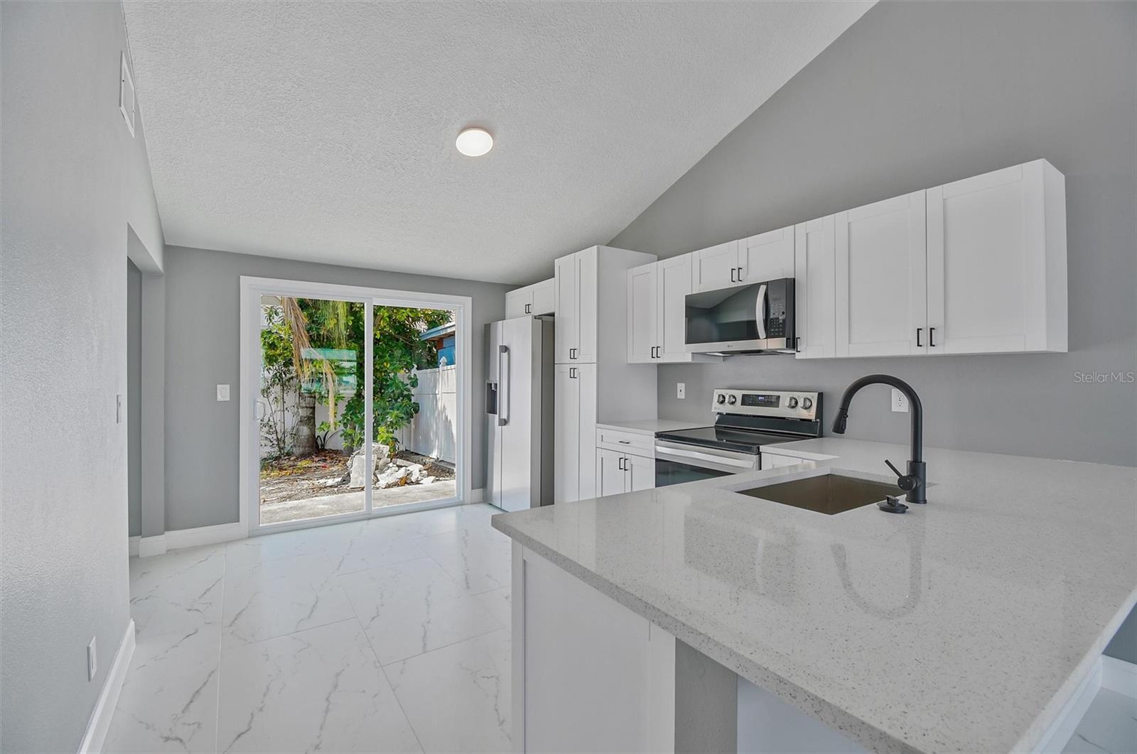 8801 THOUSAND OAKS CT, TAMPA, FL, 33634