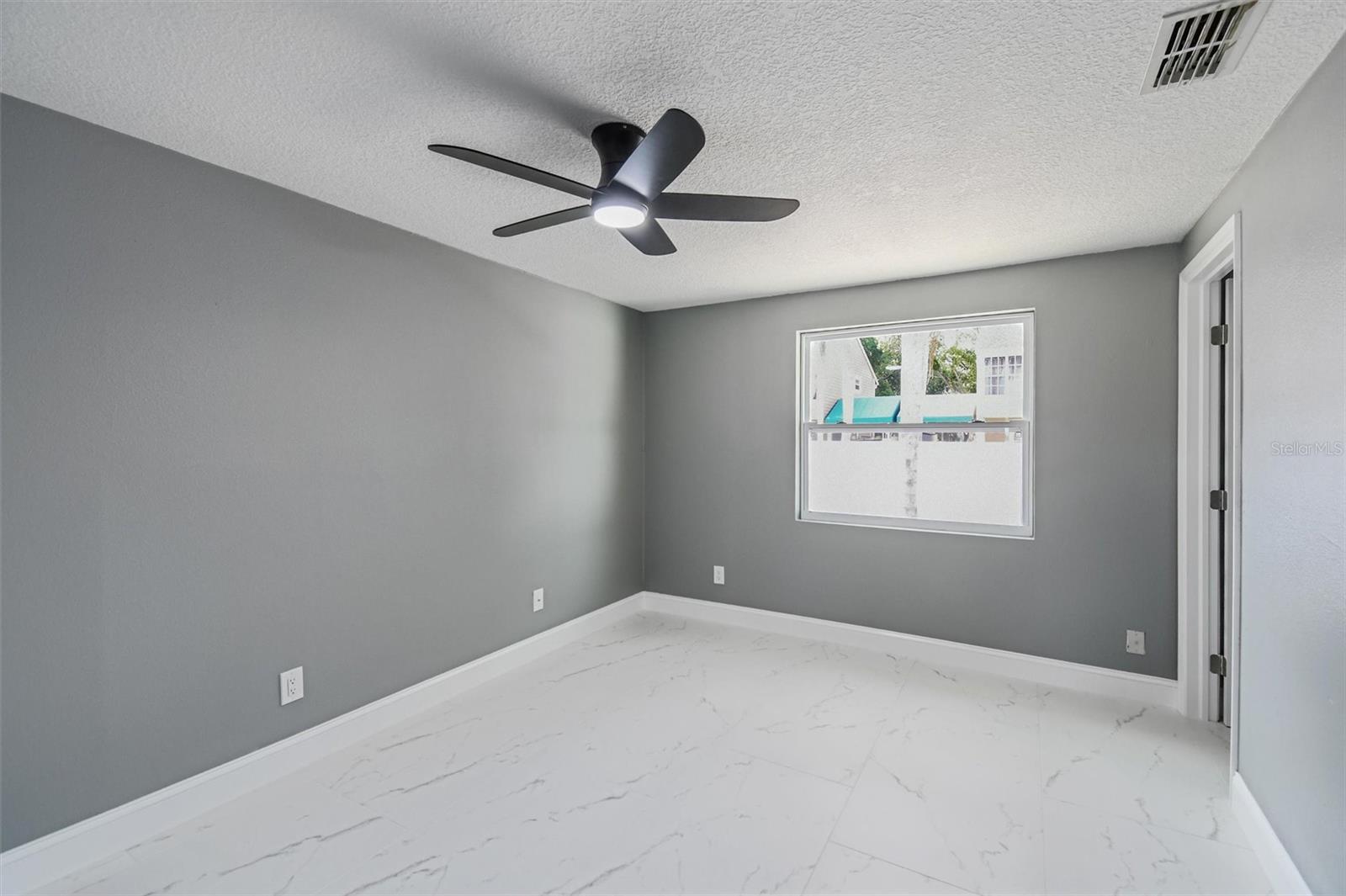 8801 THOUSAND OAKS CT, TAMPA, FL, 33634