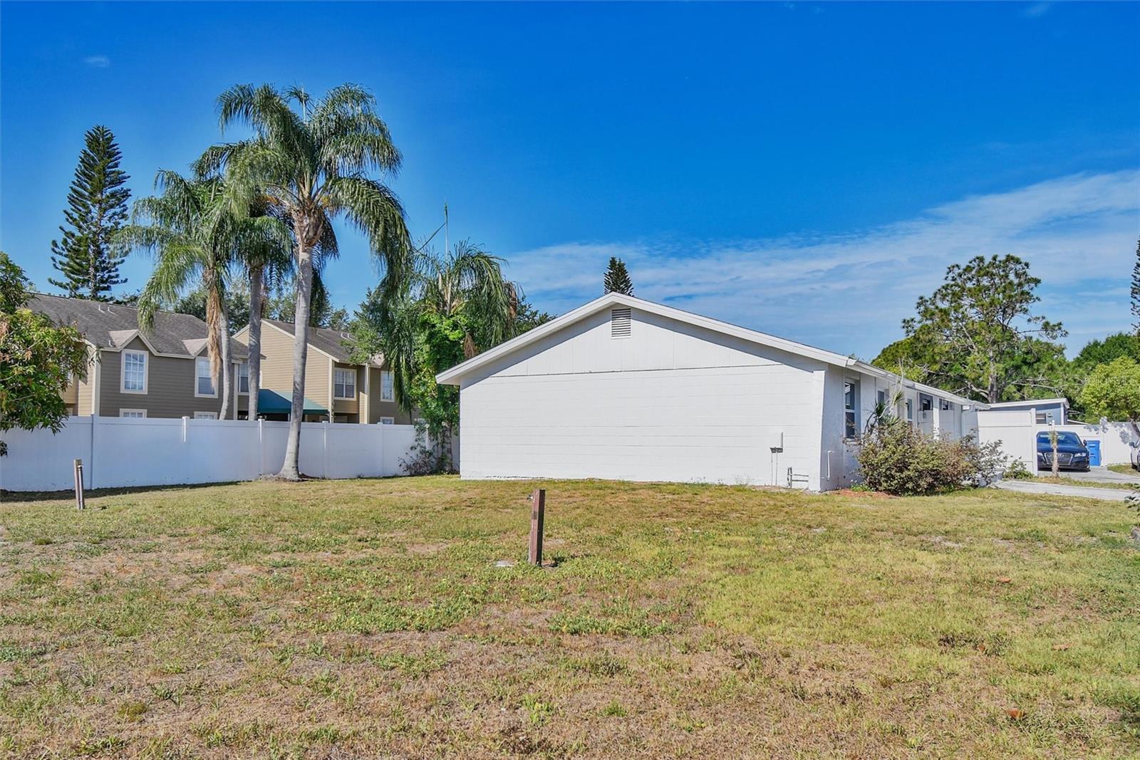 8801 THOUSAND OAKS CT, TAMPA, FL, 33634