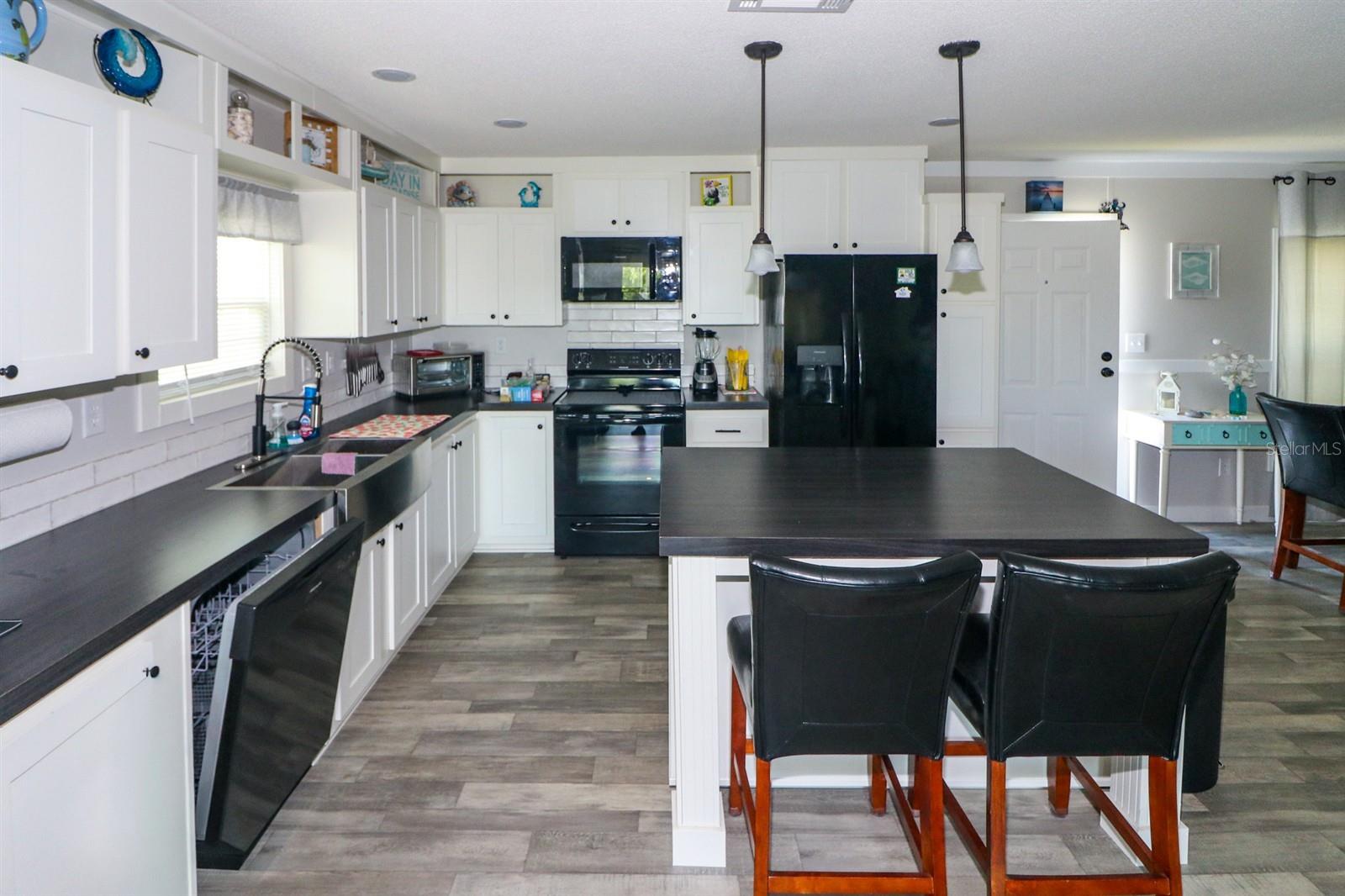 12116 SW COUNTY RD. #145, LAKE SUZY, FL, 34269