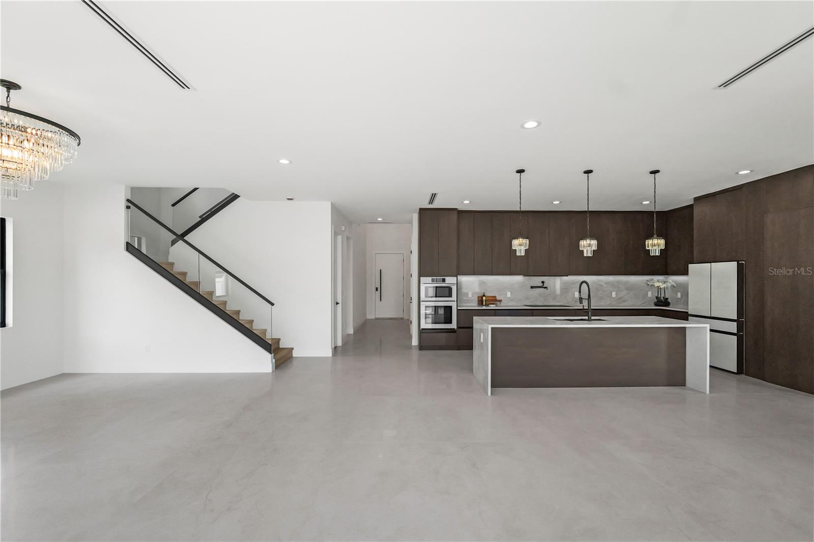 2308 N ELCOE DR, TAMPA, FL, 33603