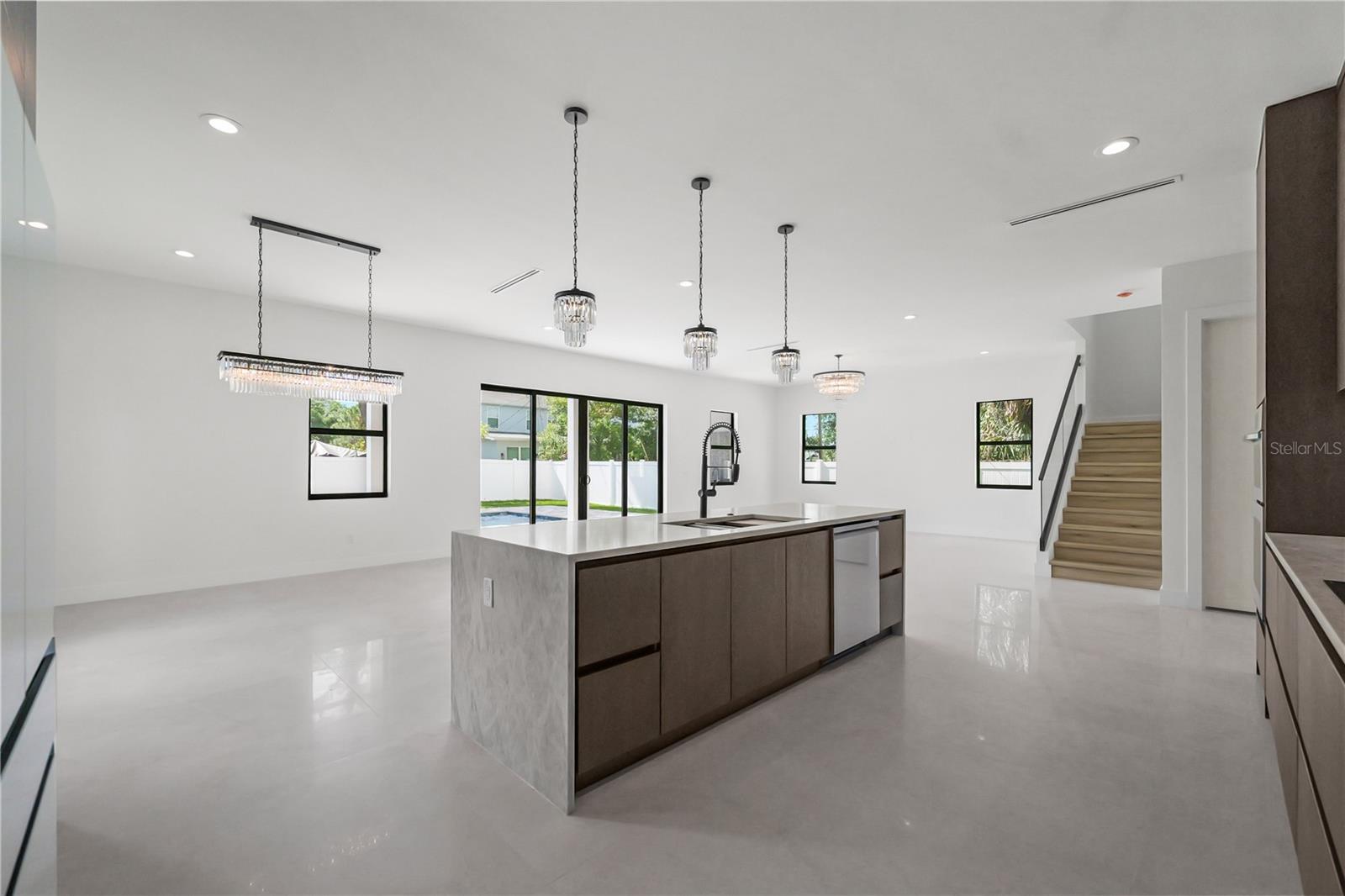 2308 N ELCOE DR, TAMPA, FL, 33603