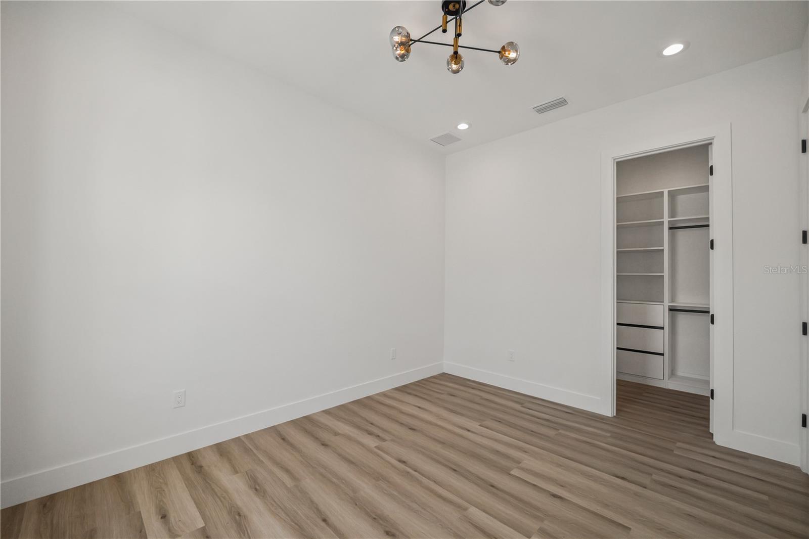 2308 N ELCOE DR, TAMPA, FL, 33603