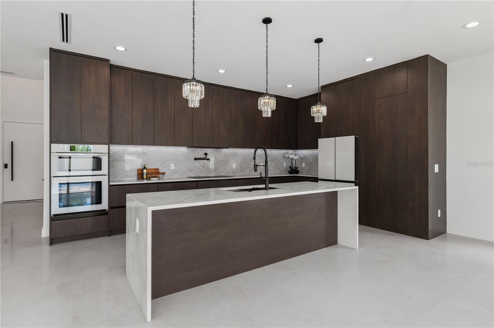 2308 N ELCOE DR, TAMPA, FL, 33603