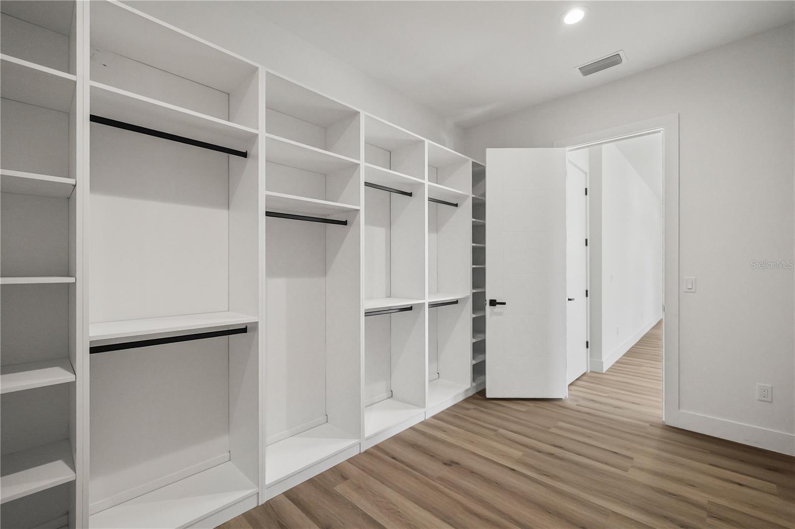 2308 N ELCOE DR, TAMPA, FL, 33603