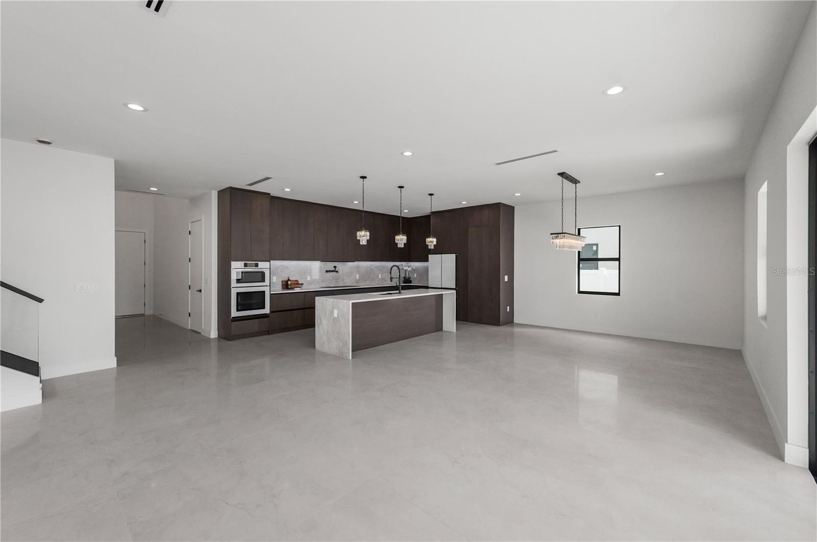 2308 N ELCOE DR, TAMPA, FL, 33603