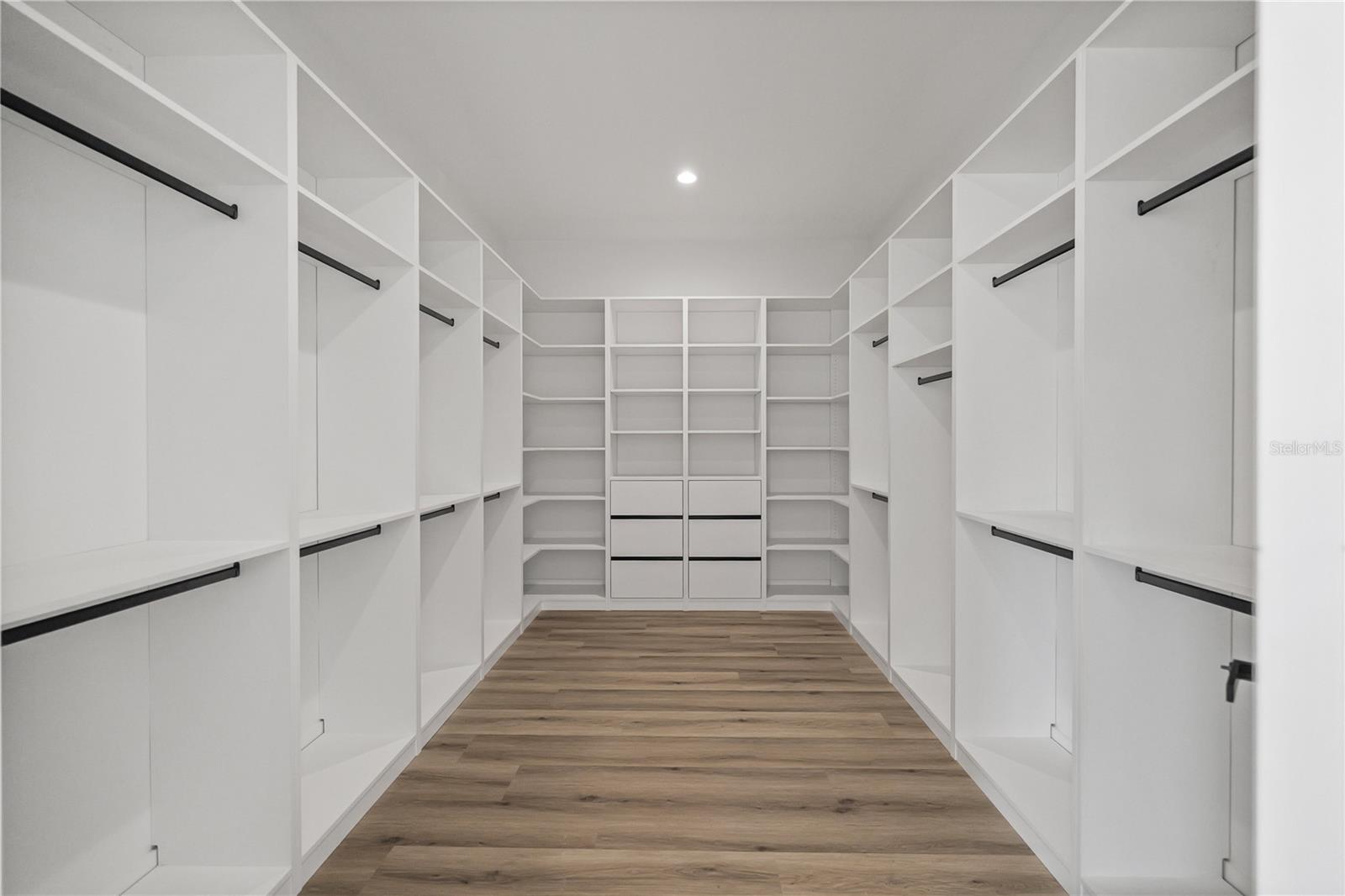 2308 N ELCOE DR, TAMPA, FL, 33603