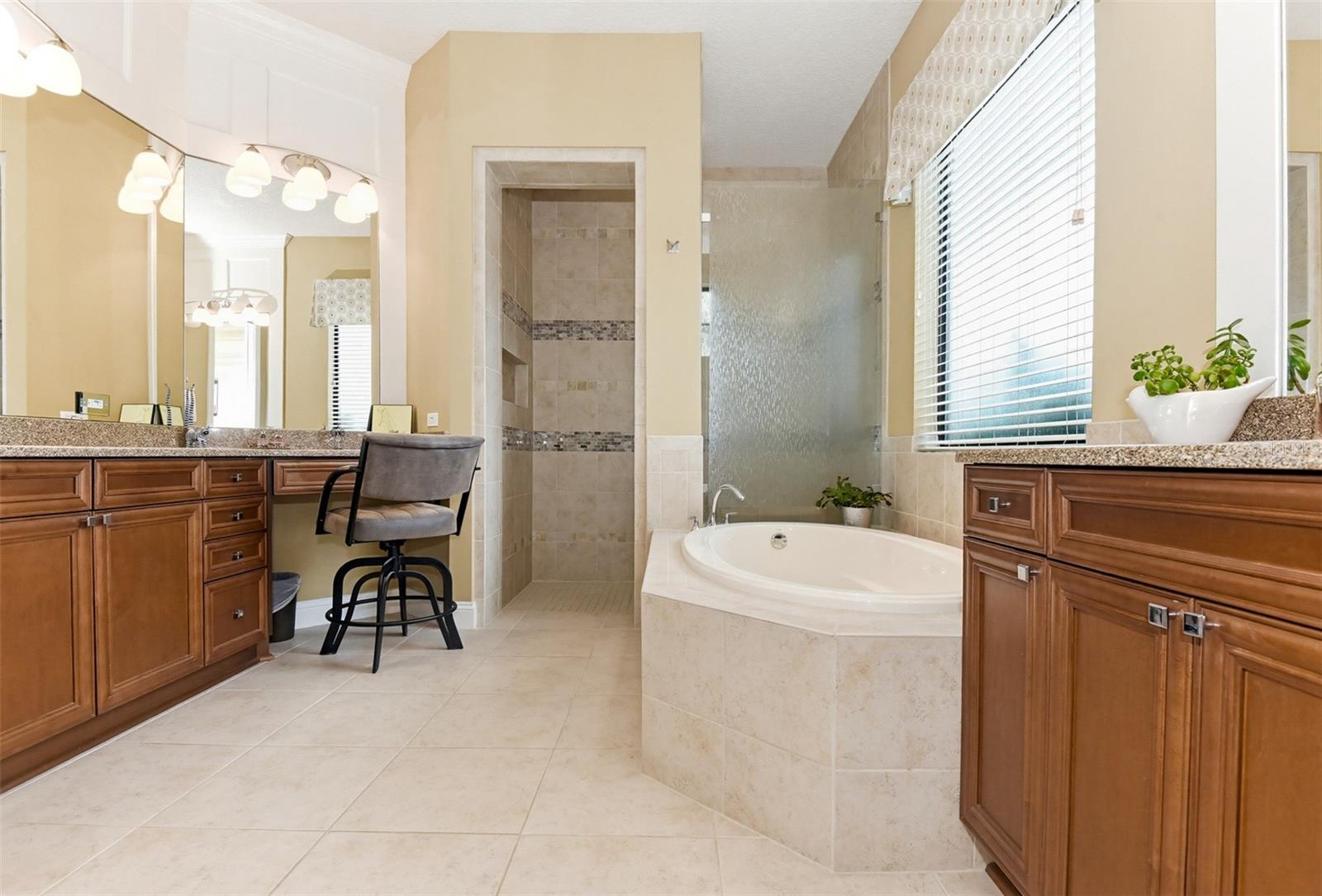 204 WILLOW OAK WAY, PALM COAST, FL, 32137