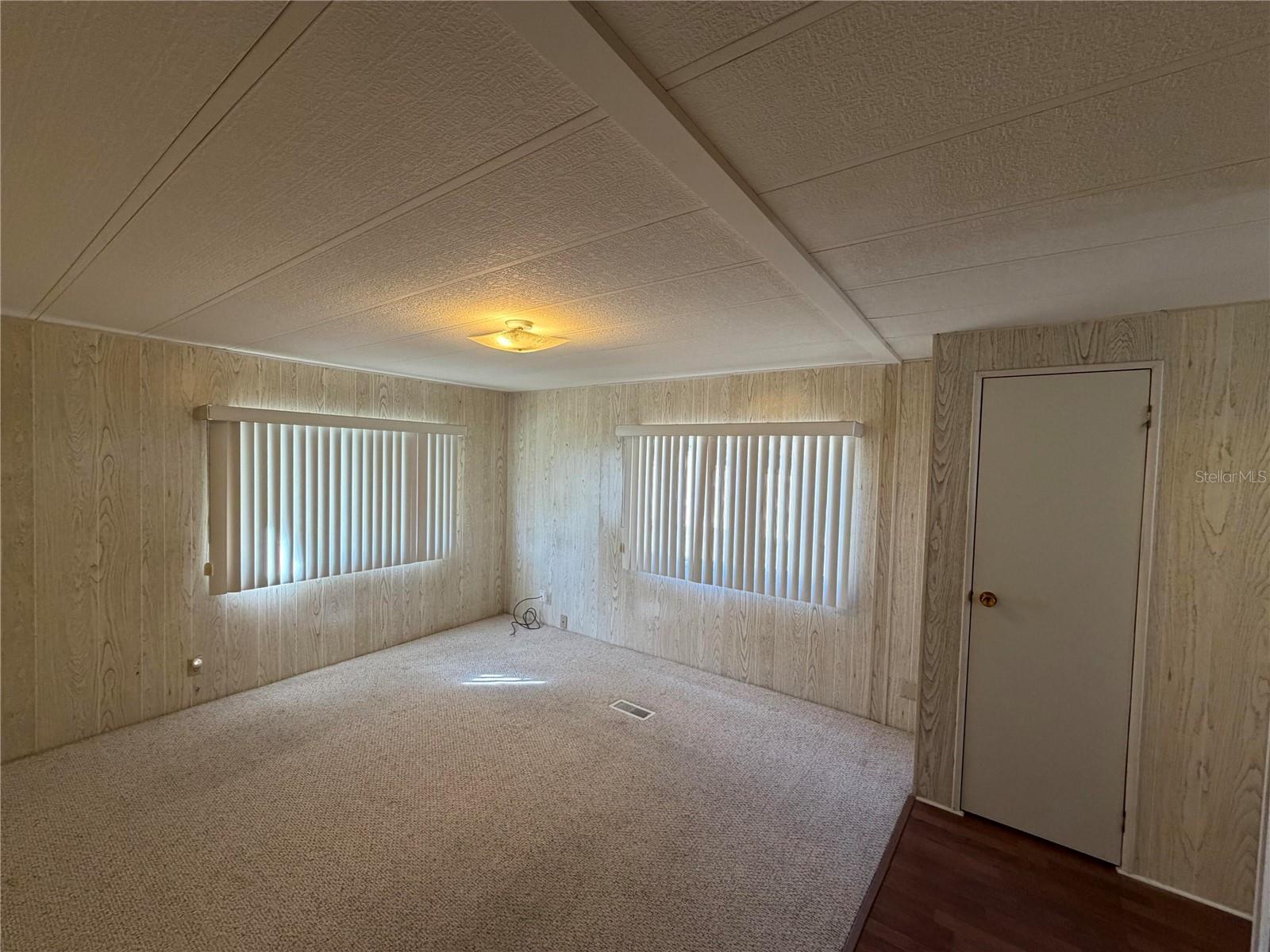 930 TARRSON BLVD, LADY LAKE, FL, 32159