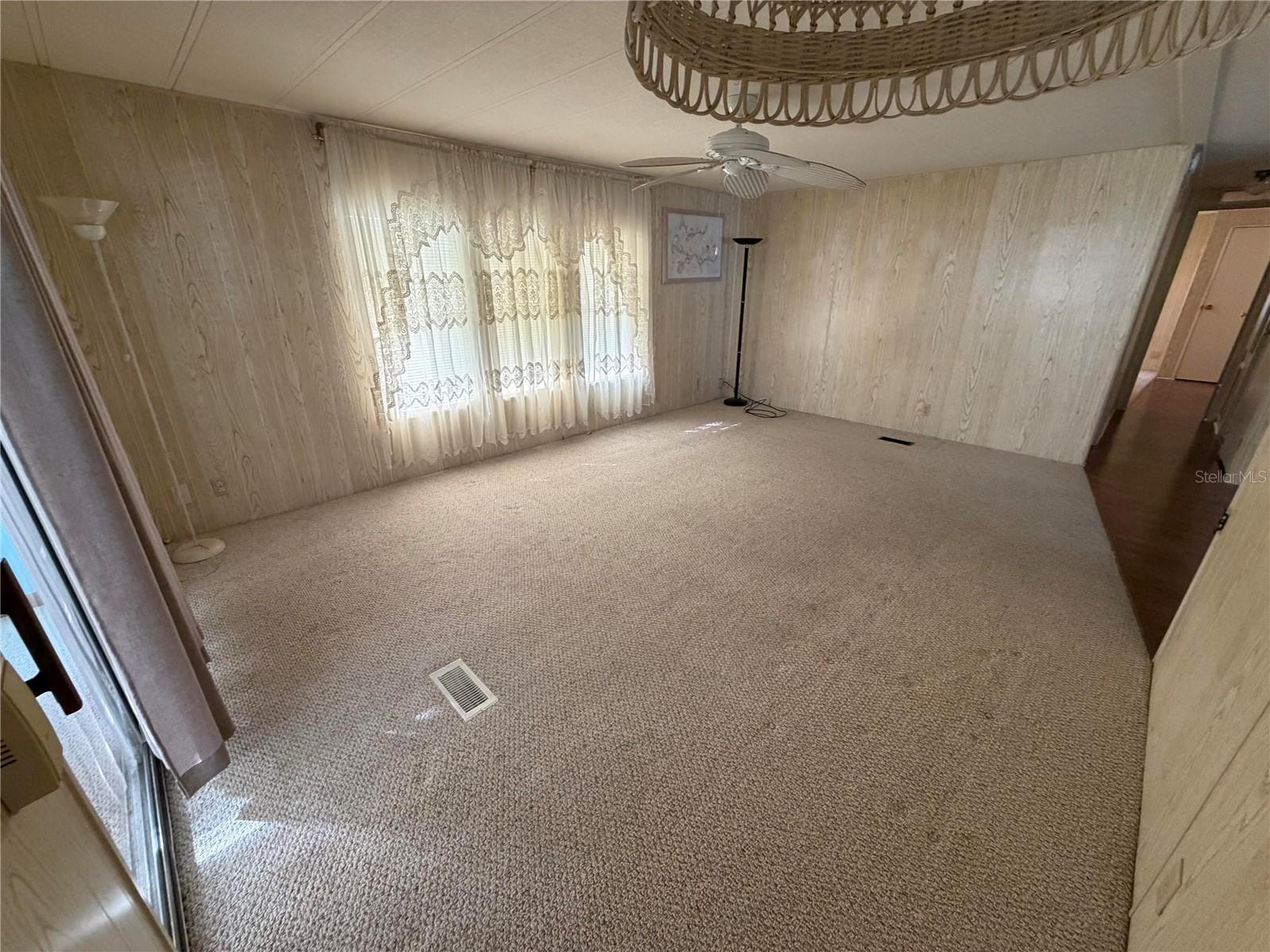 930 TARRSON BLVD, LADY LAKE, FL, 32159