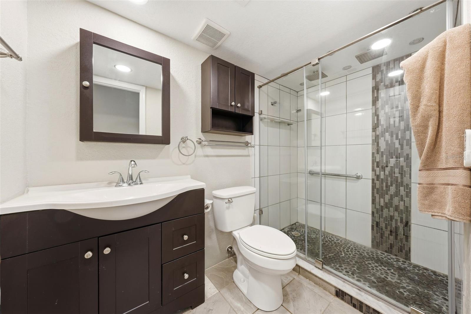 100 E OAK TERRACE DR #B2, LEESBURG, FL, 34748