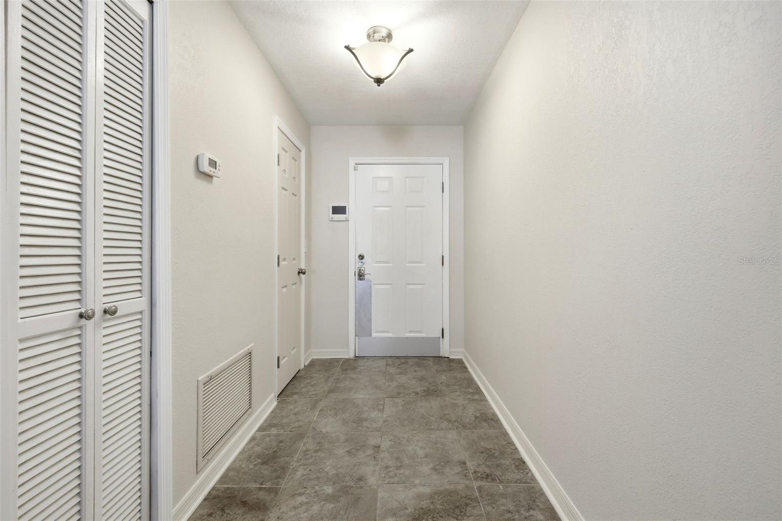 100 E OAK TERRACE DR #B2, LEESBURG, FL, 34748