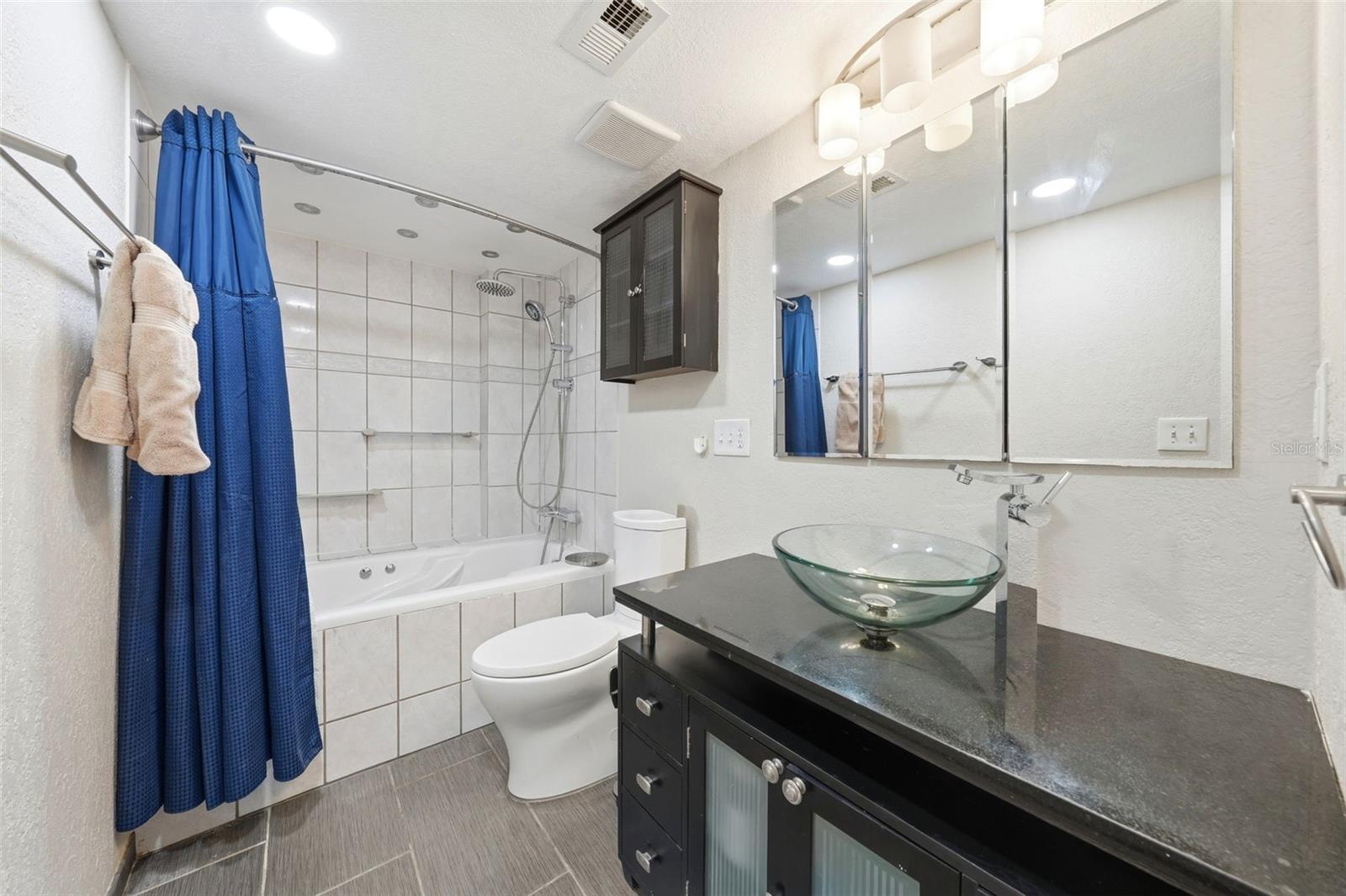 100 E OAK TERRACE DR #B2, LEESBURG, FL, 34748