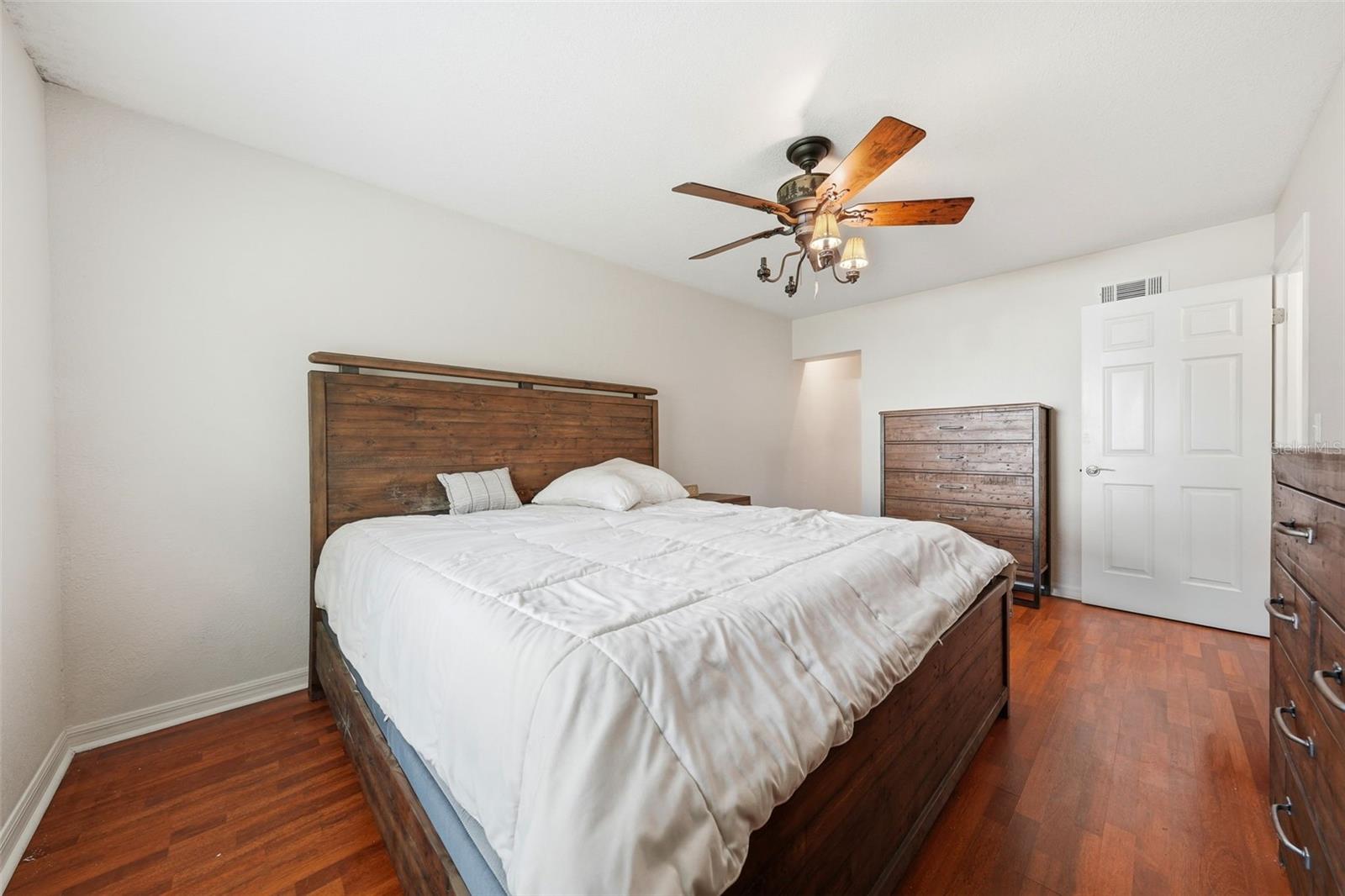 100 E OAK TERRACE DR #B2, LEESBURG, FL, 34748