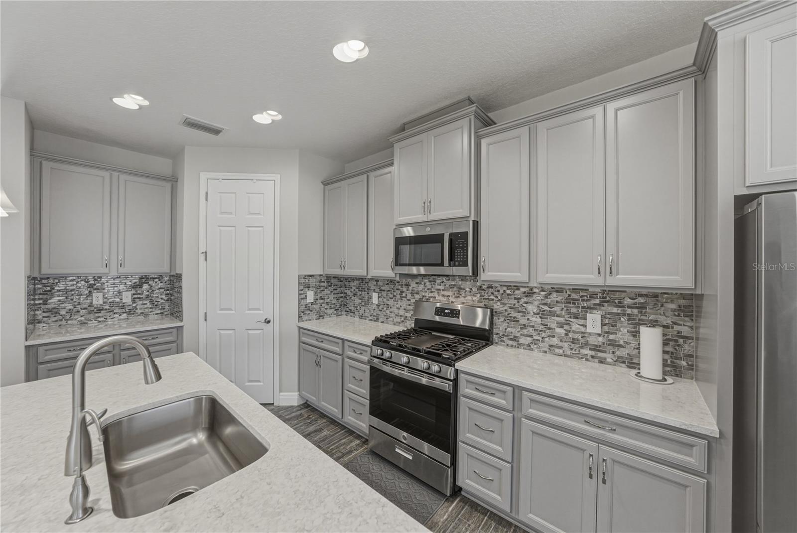 14633 RED CASTLE AVE, LITHIA, FL, 33547