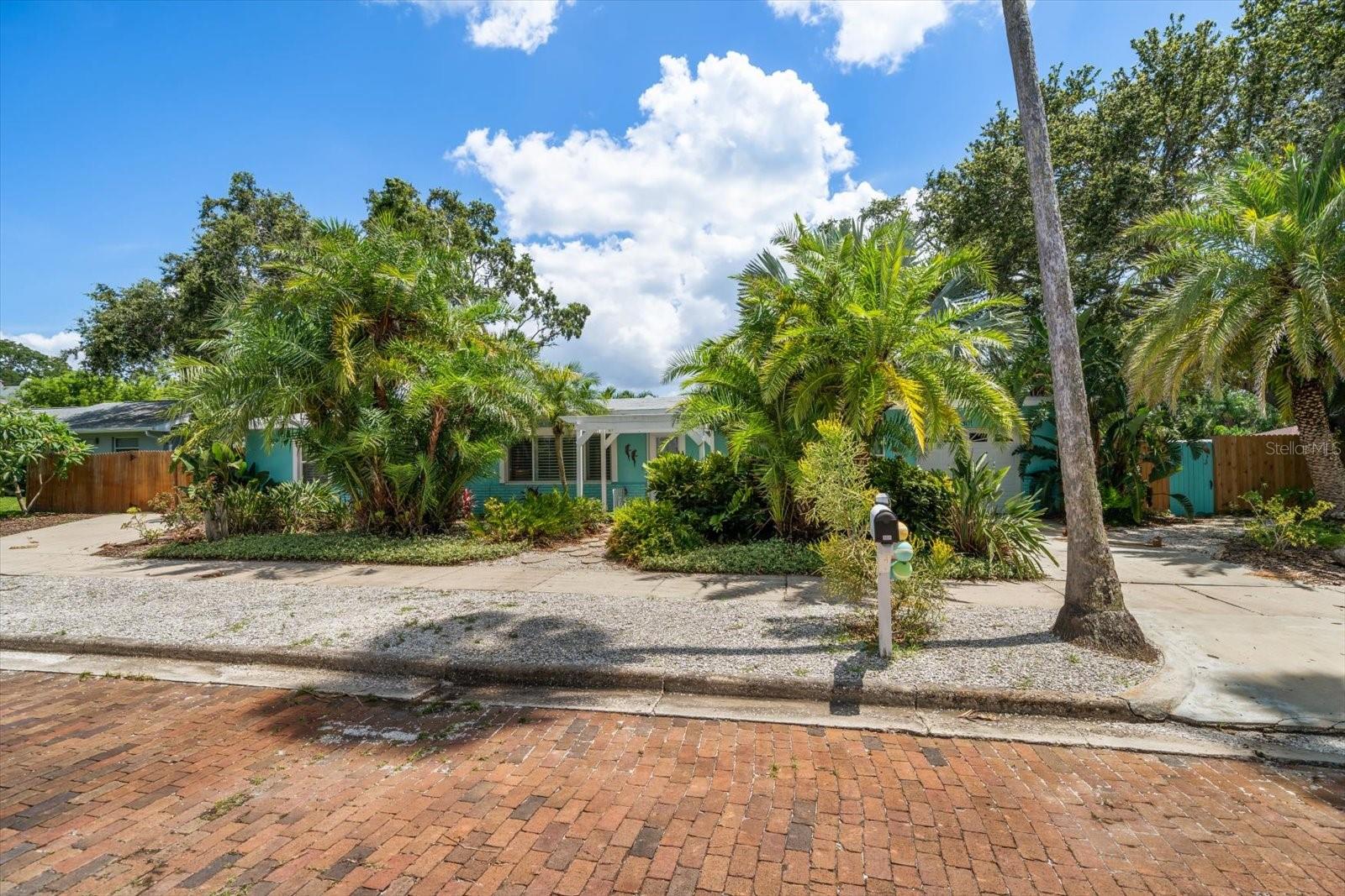 301 CEVERA DR, DUNEDIN, FL, 34698