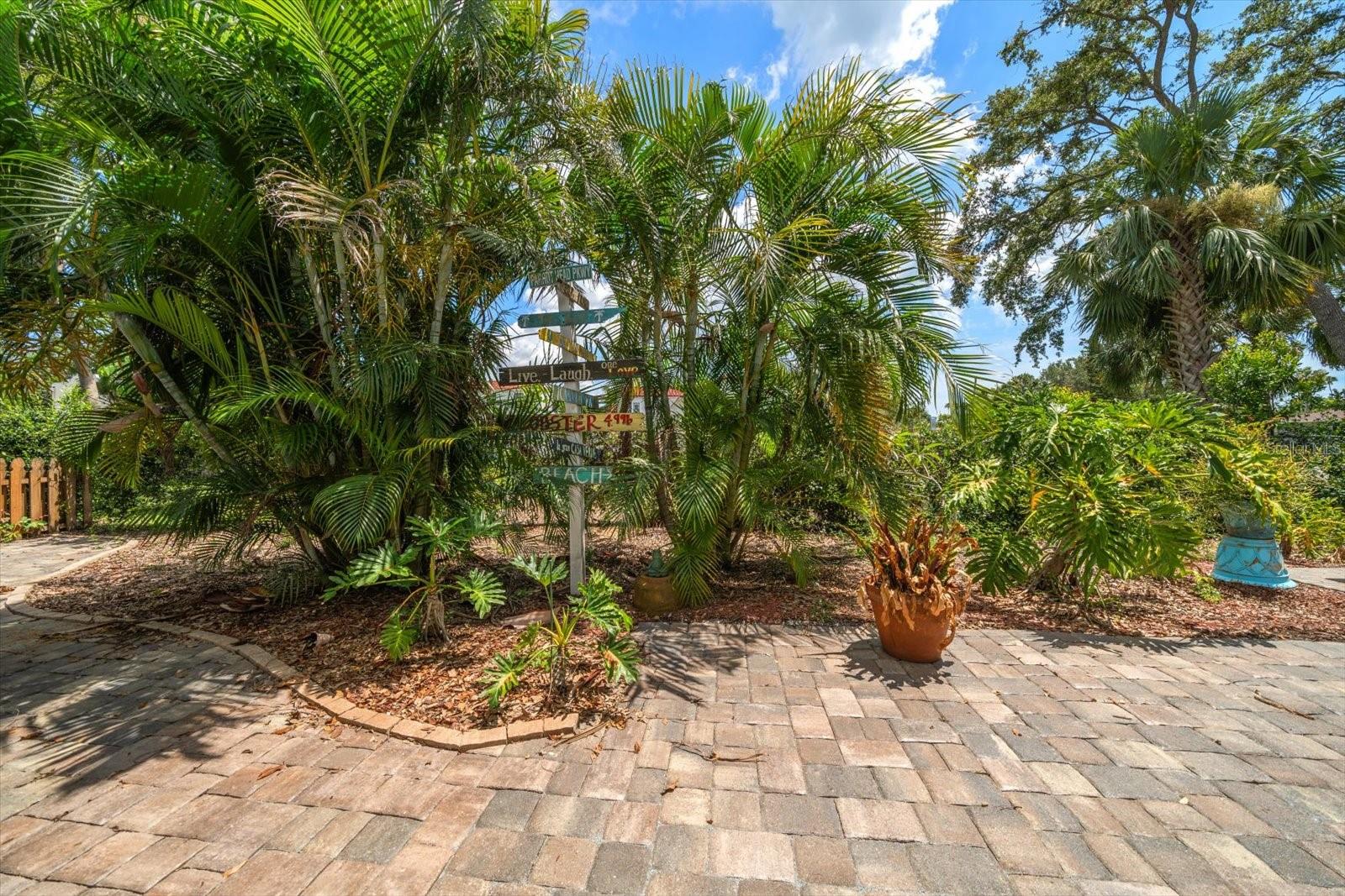 301 CEVERA DR, DUNEDIN, FL, 34698