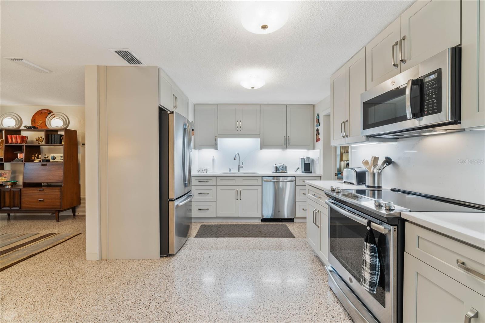 809 E 15TH AVE, NEW SMYRNA BEACH, FL, 32169