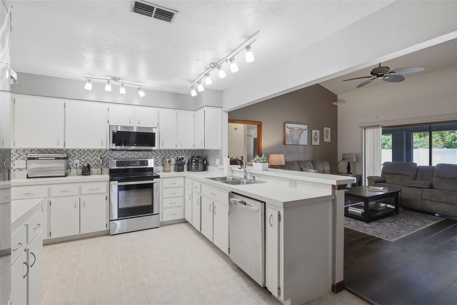 168 COMMUNITY DR, DEBARY, FL, 32713