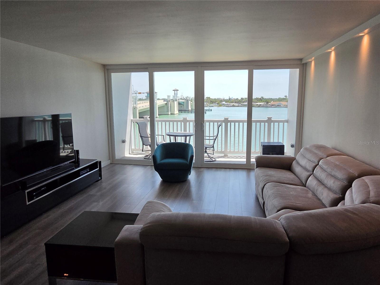500 TREASURE ISLAND CSWY #307, TREASURE ISLAND, FL, 33706
