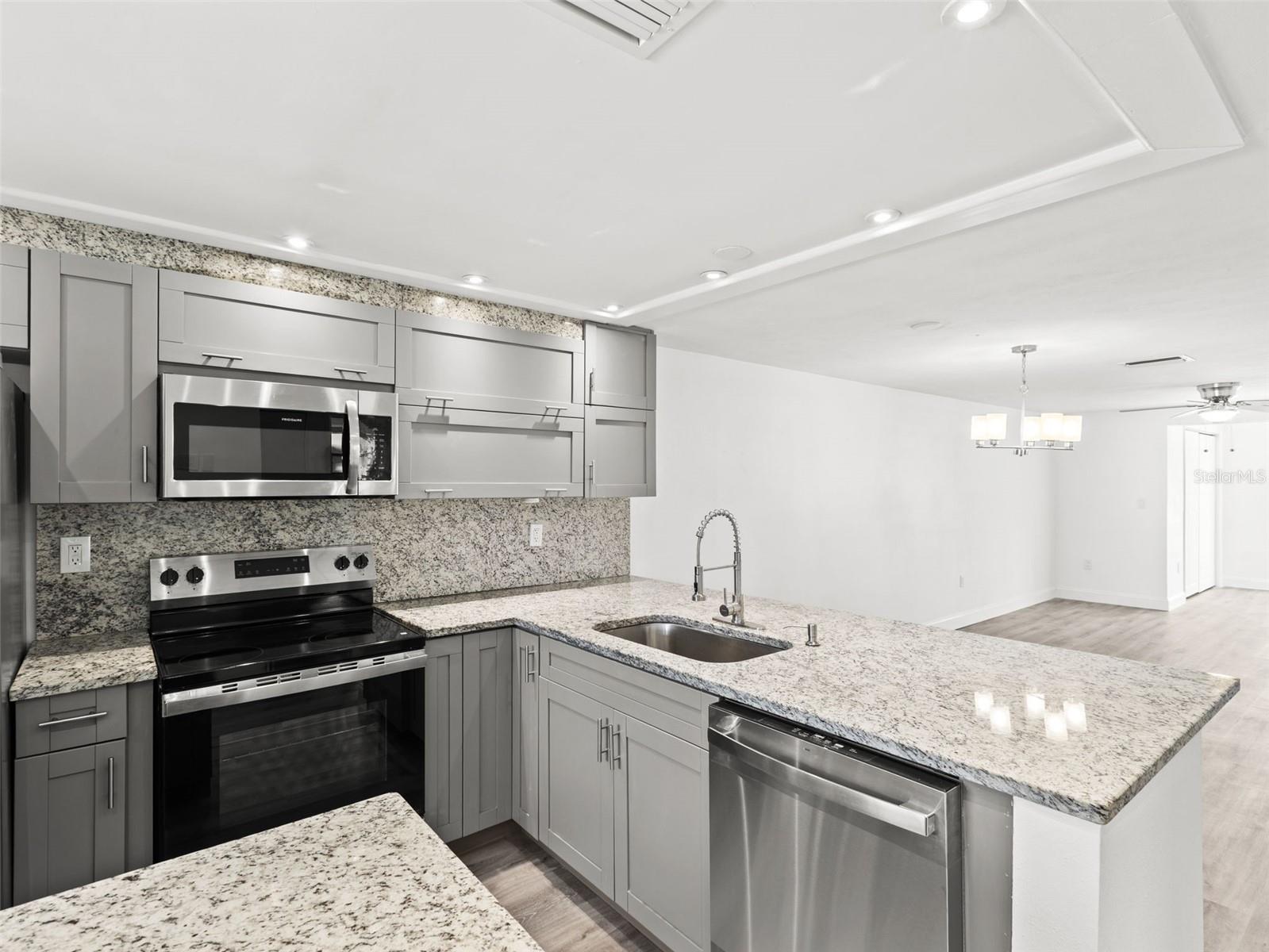 4127 STRATFORD DR #4127, NEW PORT RICHEY, FL, 34652