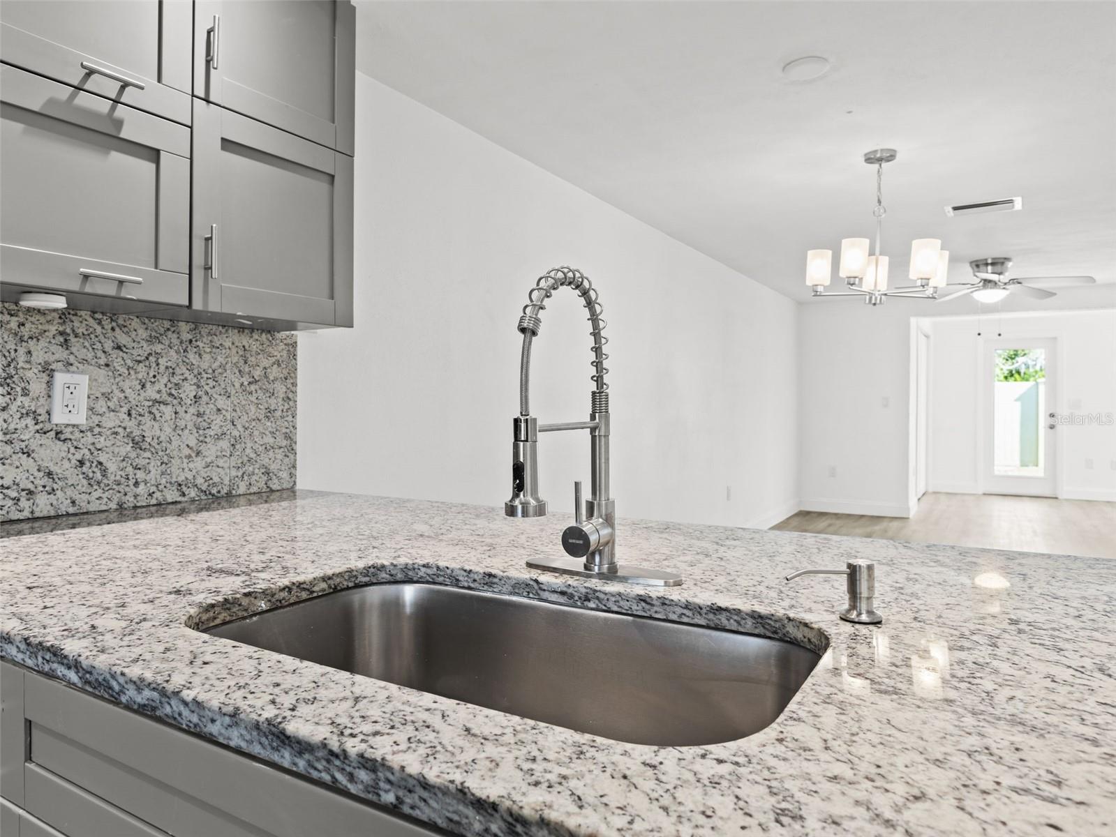 4127 STRATFORD DR #4127, NEW PORT RICHEY, FL, 34652